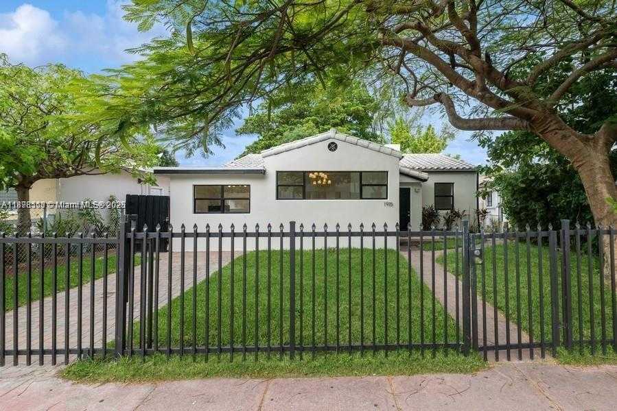 Small Image of 1915 NORMANDY DRIVE, Miami Beach Number 2