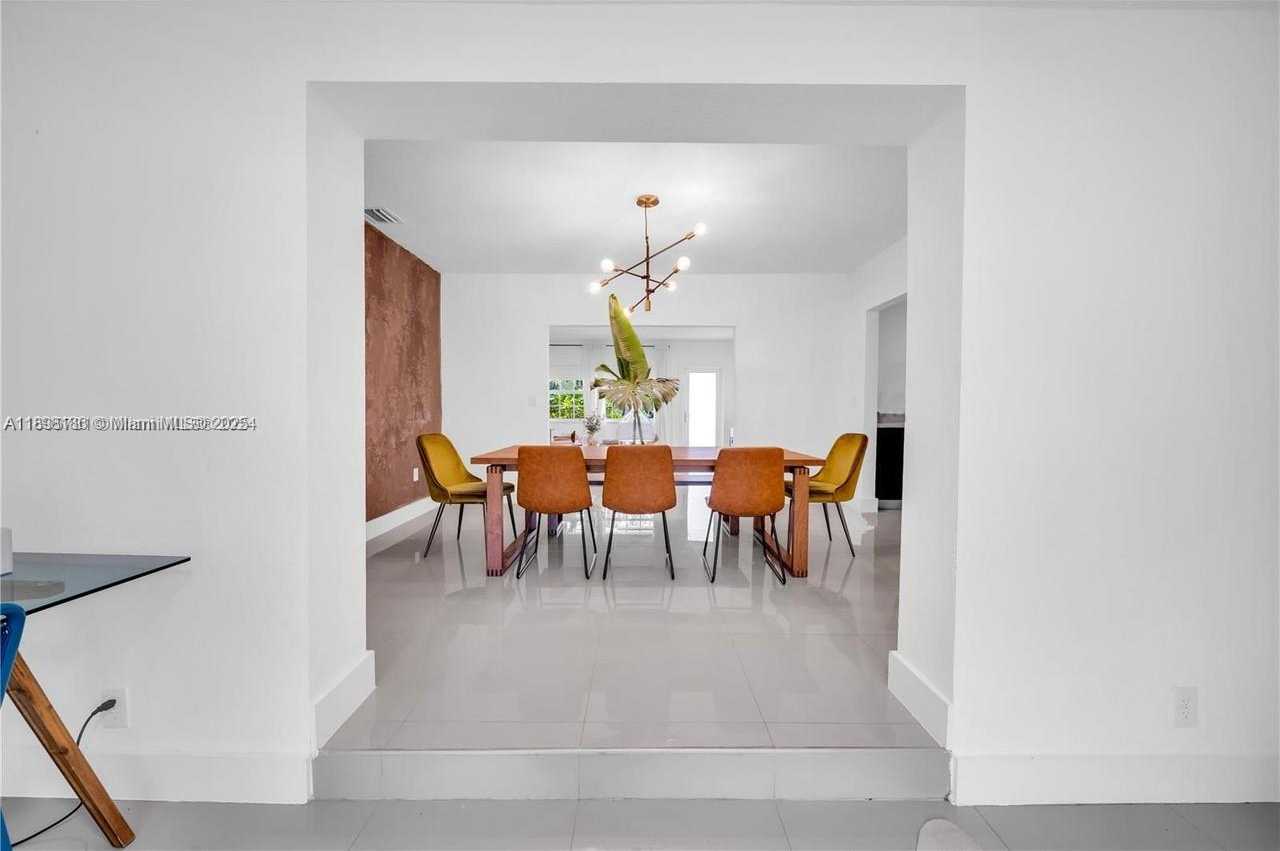 Small Image of 555 NORTH EAST 127TH STREET, North Miami Number 12