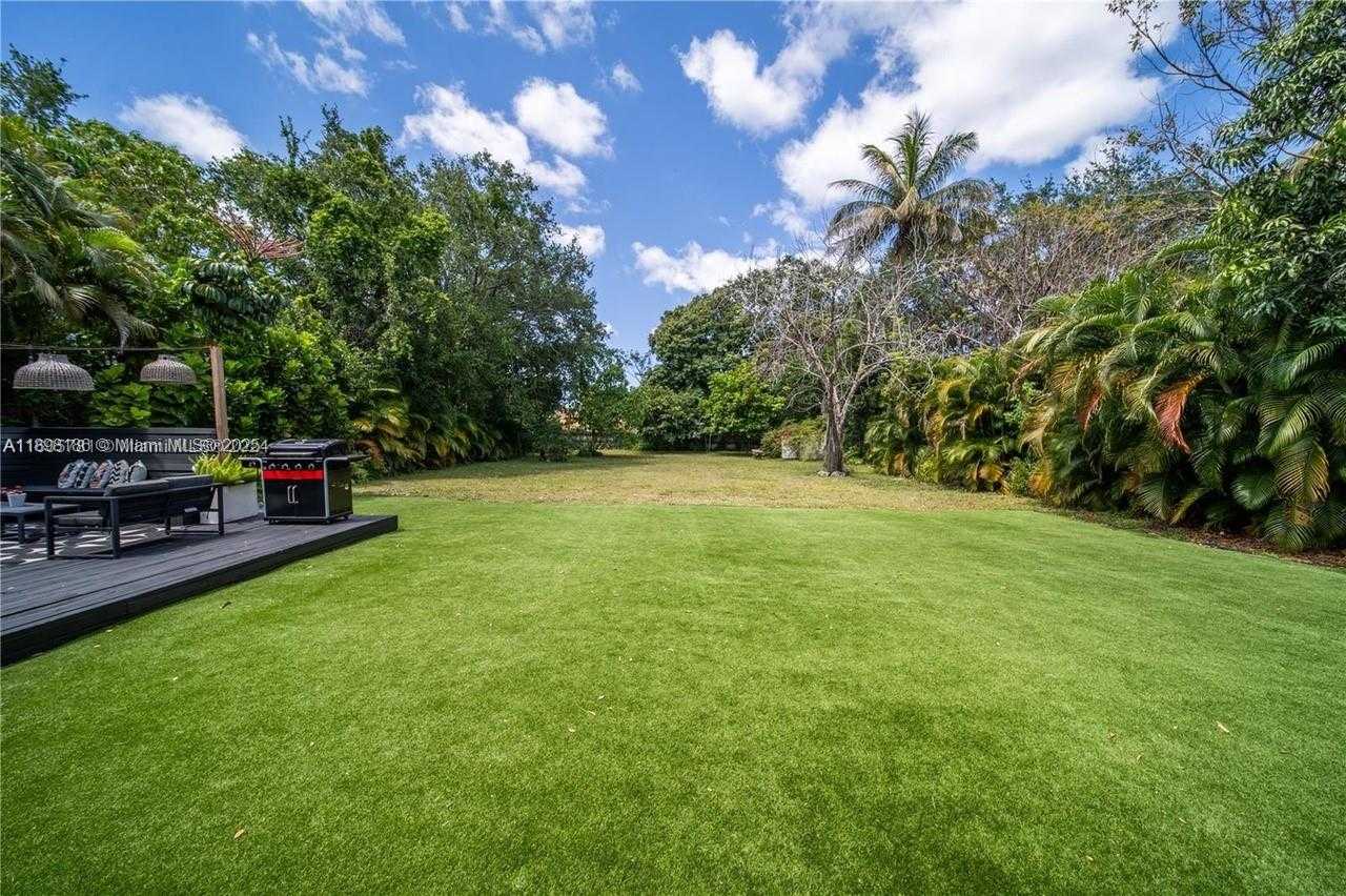 Small Image of 555 NORTH EAST 127TH STREET, North Miami Number 35