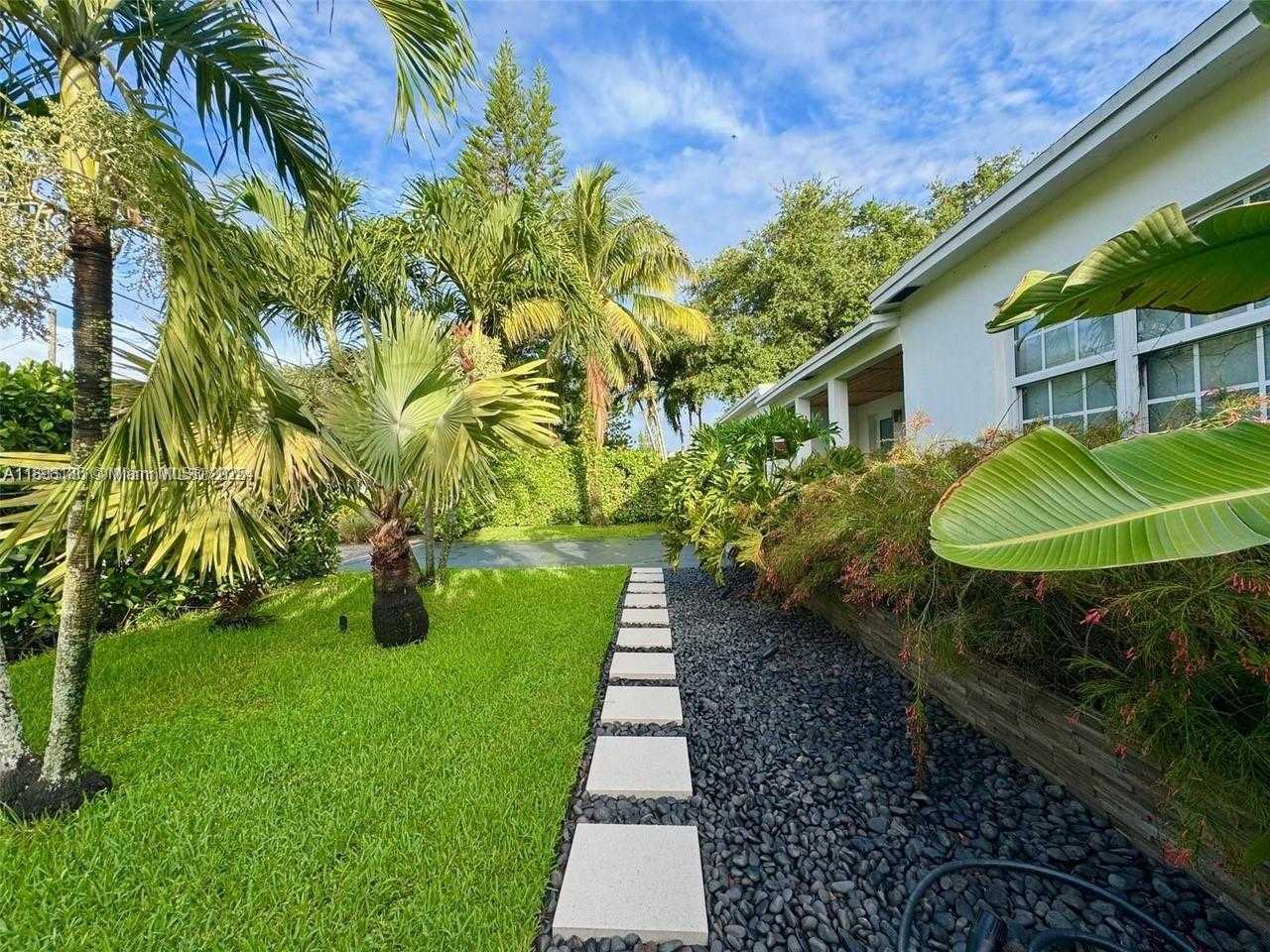 Small Image of 555 NORTH EAST 127TH STREET, North Miami Number 4