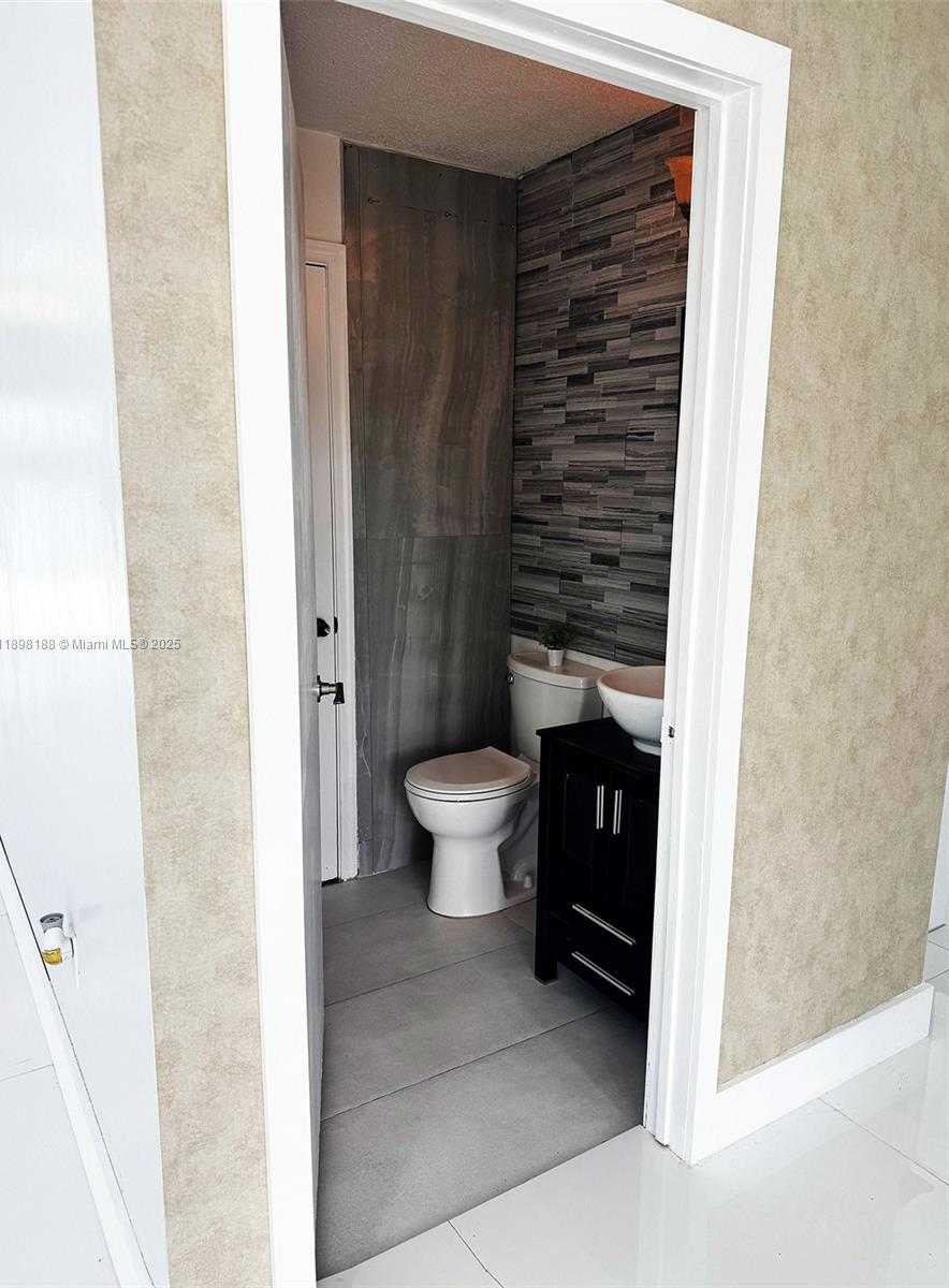 Small Image of 5343 NORTH WEST 184TH ST, Miami Gardens Number 10