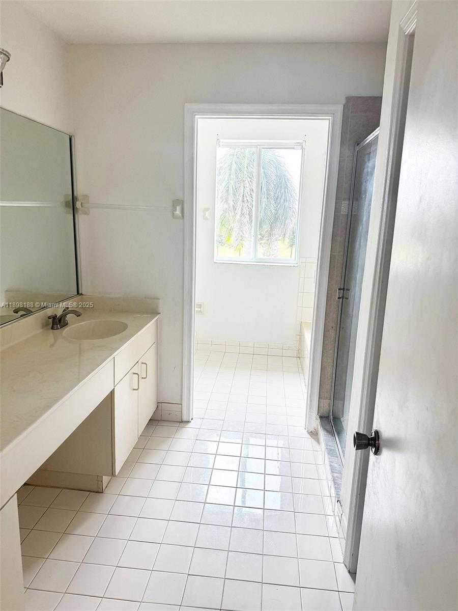 Small Image of 5343 NORTH WEST 184TH ST, Miami Gardens Number 14