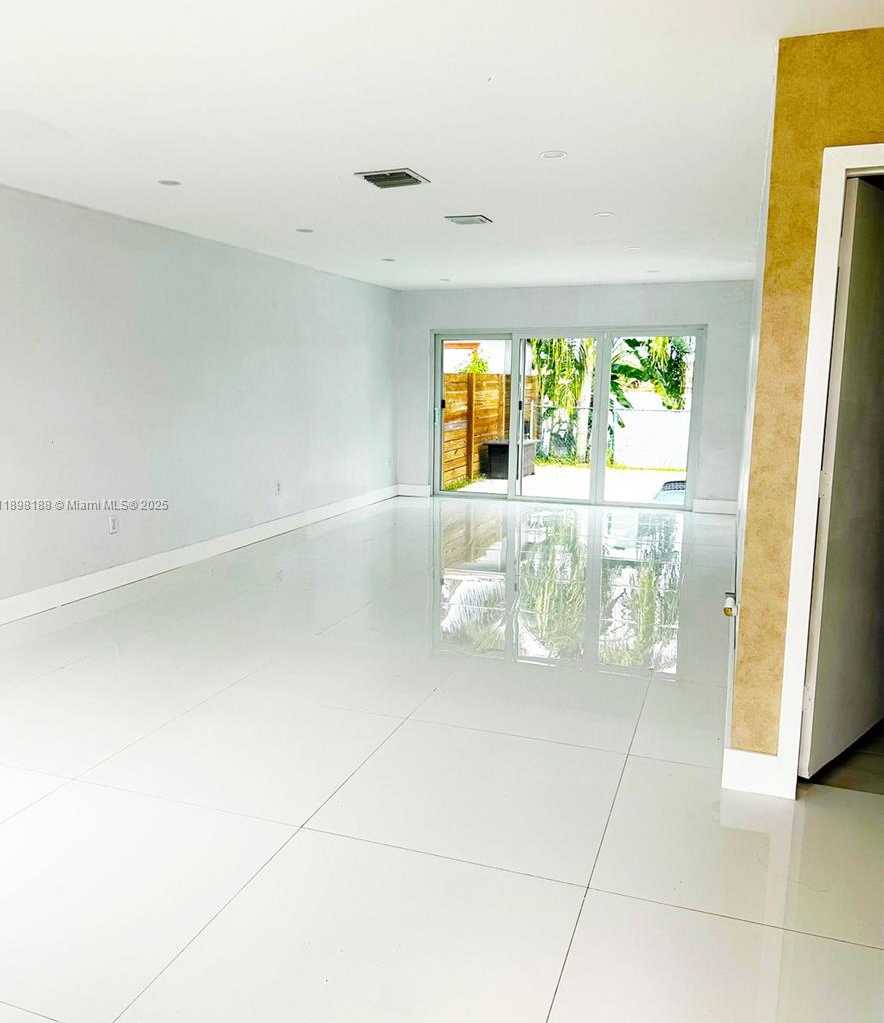 Small Image of 5343 NORTH WEST 184TH ST, Miami Gardens Number 4