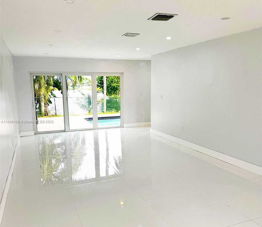 Small Image of 5343 NORTH WEST 184TH ST, Miami Gardens Number 5