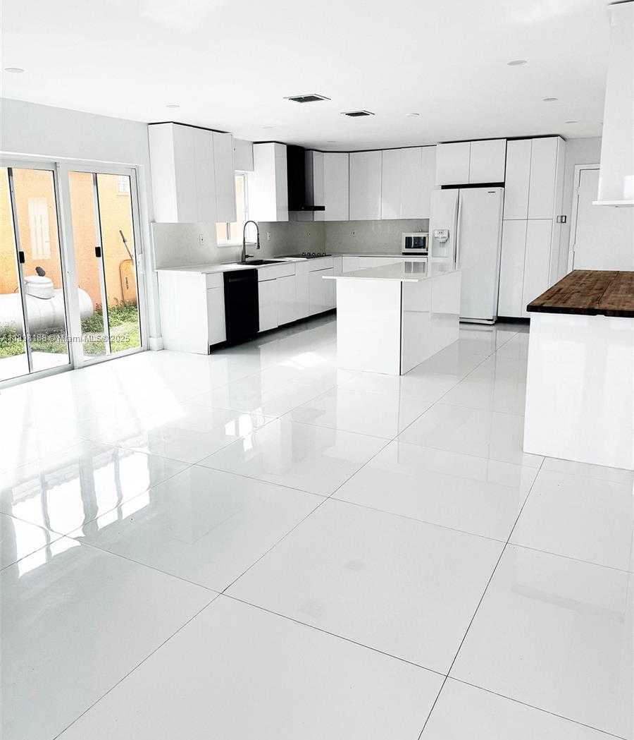 Small Image of 5343 NORTH WEST 184TH ST, Miami Gardens Number 8
