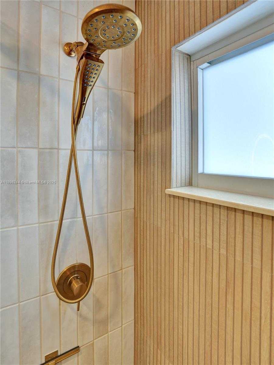 Small Image of 351 NORTH EAST 43RD ST, Oakland Park Number 25