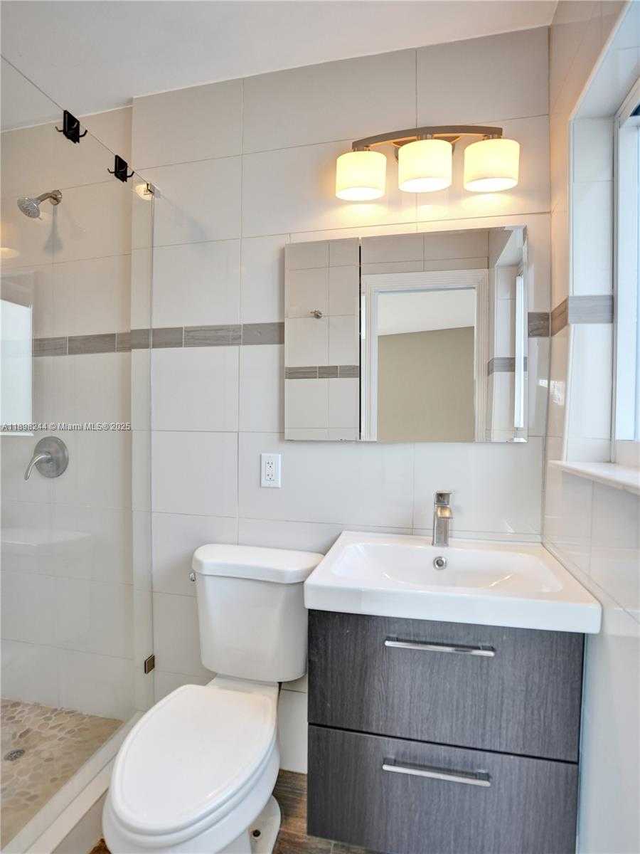 Small Image of 351 NORTH EAST 43RD ST, Oakland Park Number 29