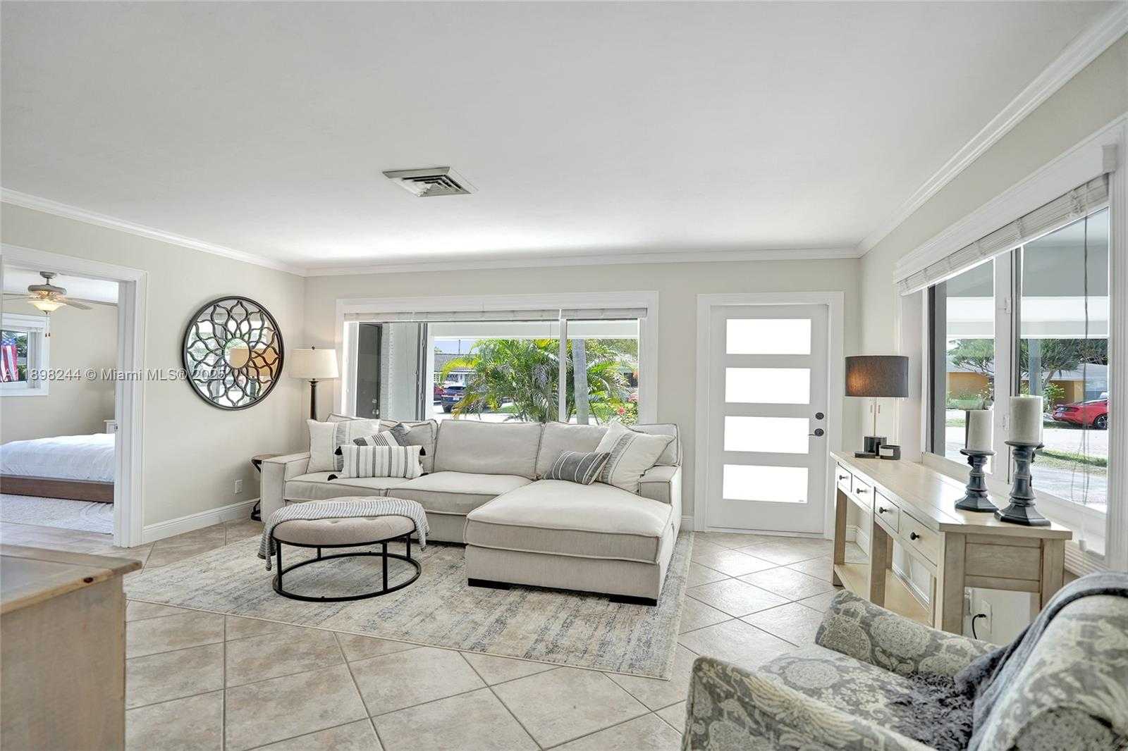 Small Image of 351 NORTH EAST 43RD ST, Oakland Park Number 4