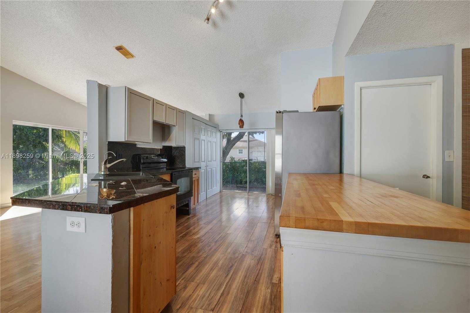 Small Image of 20774 NORTH WEST 3RD CT, Pembroke Pines Number 10