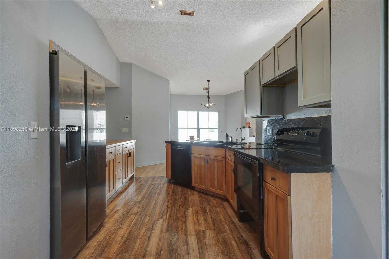 Small Image of 20774 NORTH WEST 3RD CT, Pembroke Pines Number 11