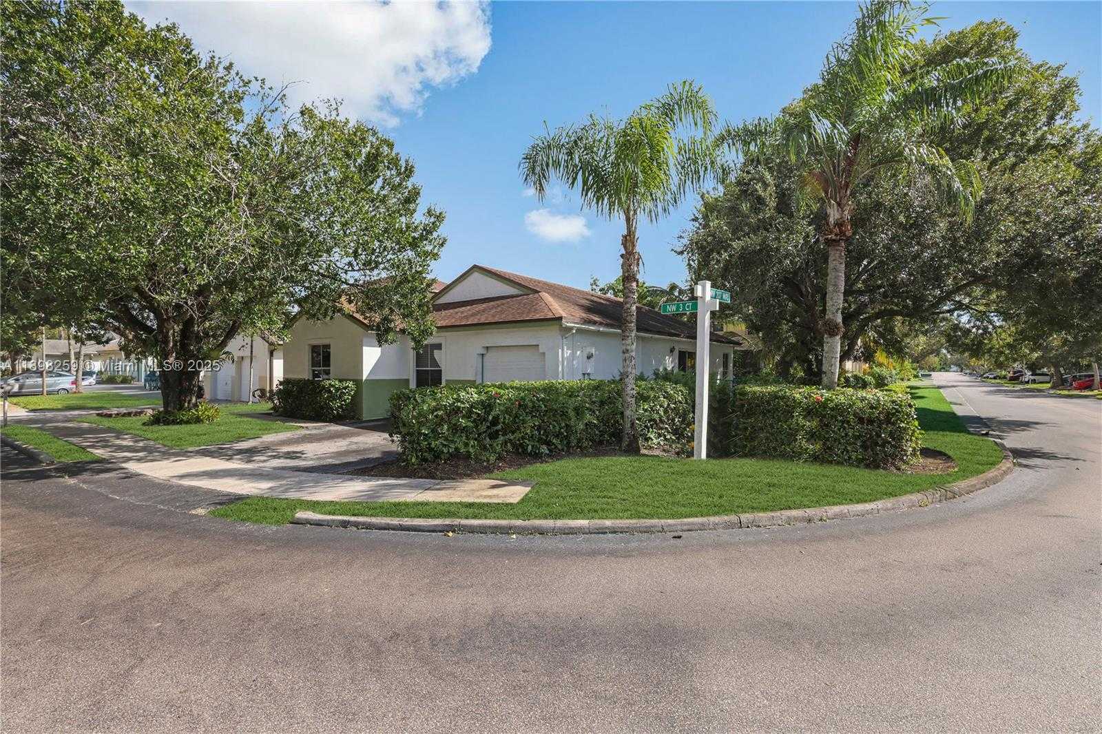 Small Image of 20774 NORTH WEST 3RD CT, Pembroke Pines Number 29