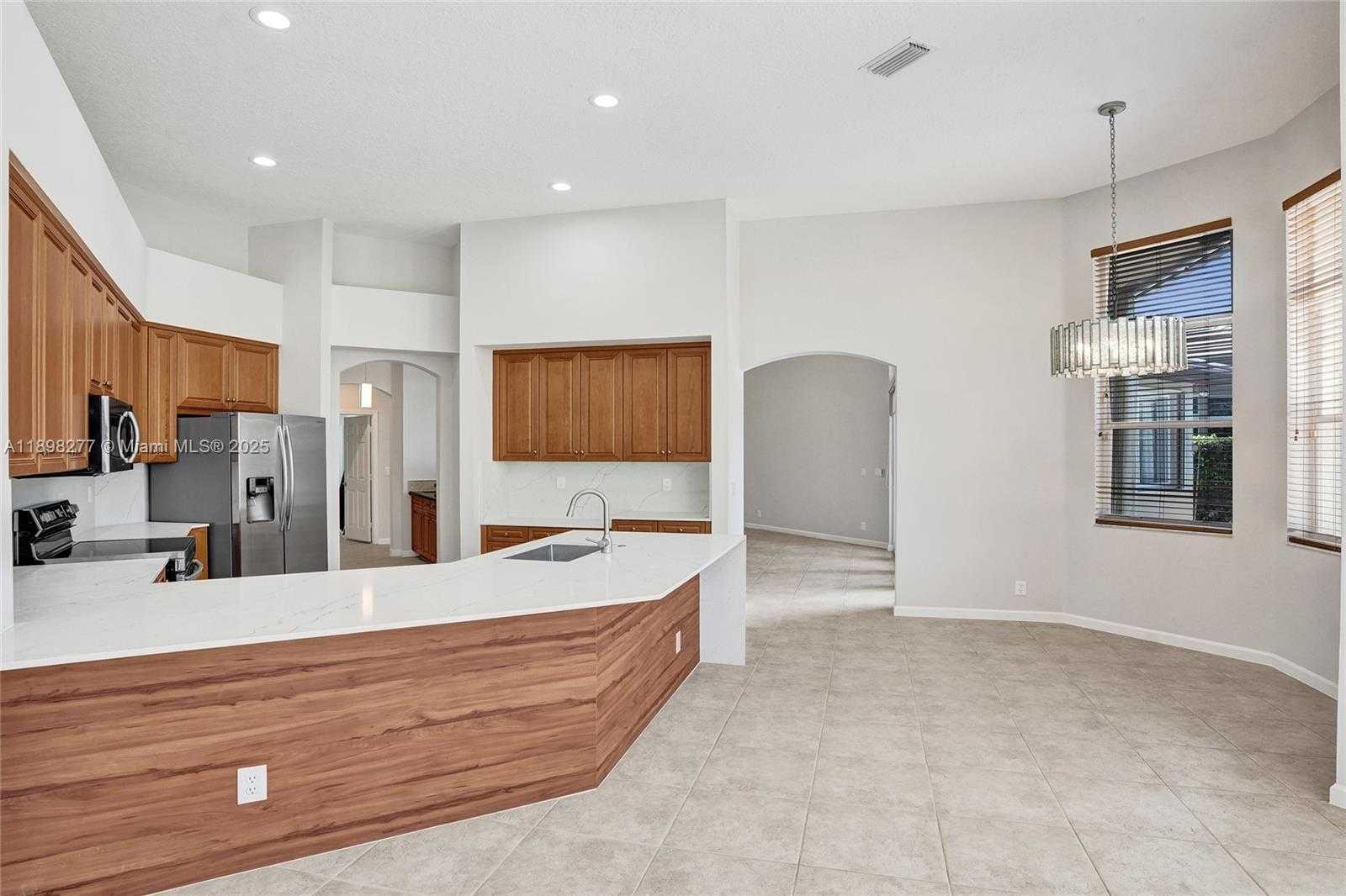 Small Image of 2553 JARDIN MNR, Weston Number 19