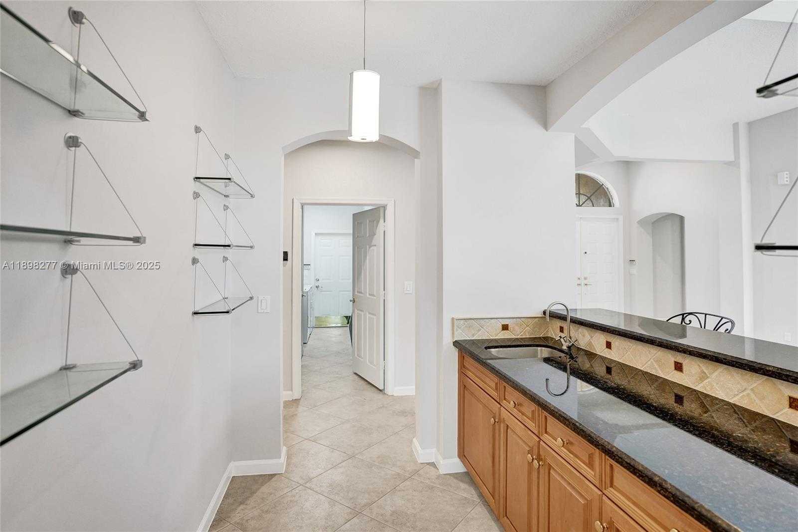 Small Image of 2553 JARDIN MNR, Weston Number 20