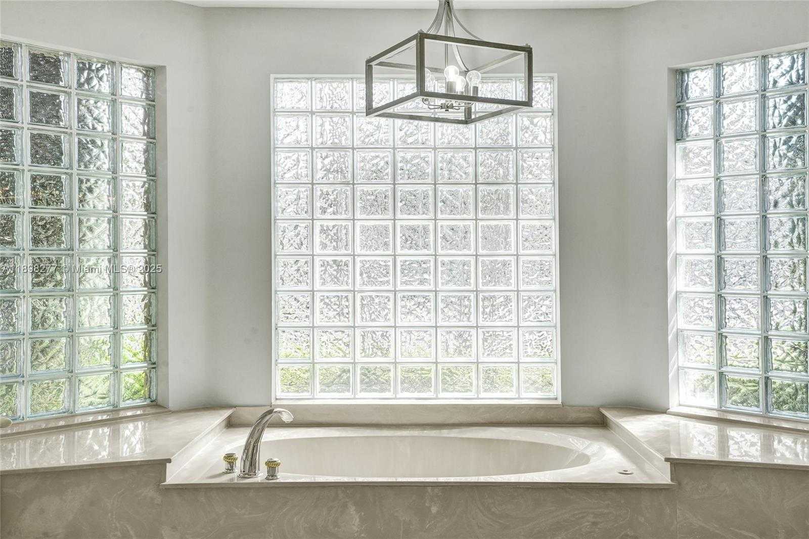 Small Image of 2553 JARDIN MNR, Weston Number 33
