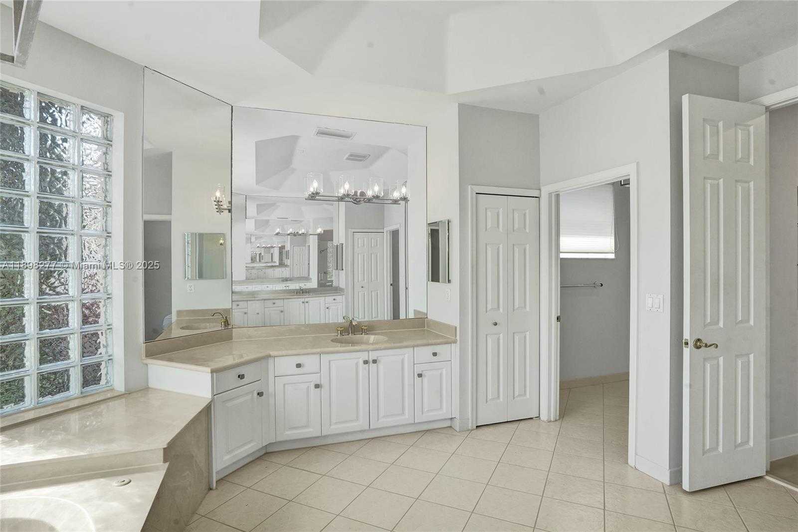 Small Image of 2553 JARDIN MNR, Weston Number 35