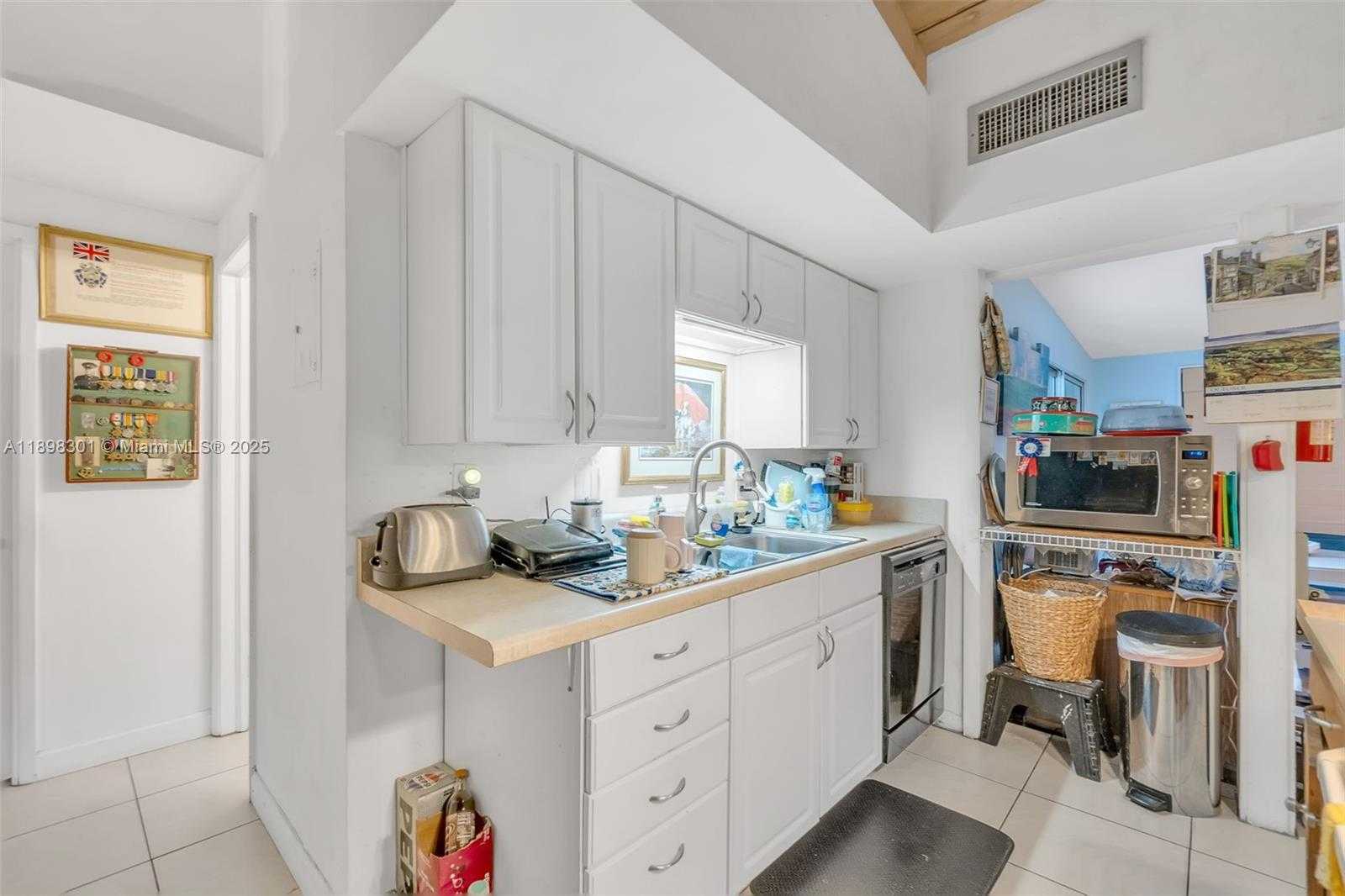 Small Image of 2631 FLAMINGO LN, Fort Lauderdale Number 18
