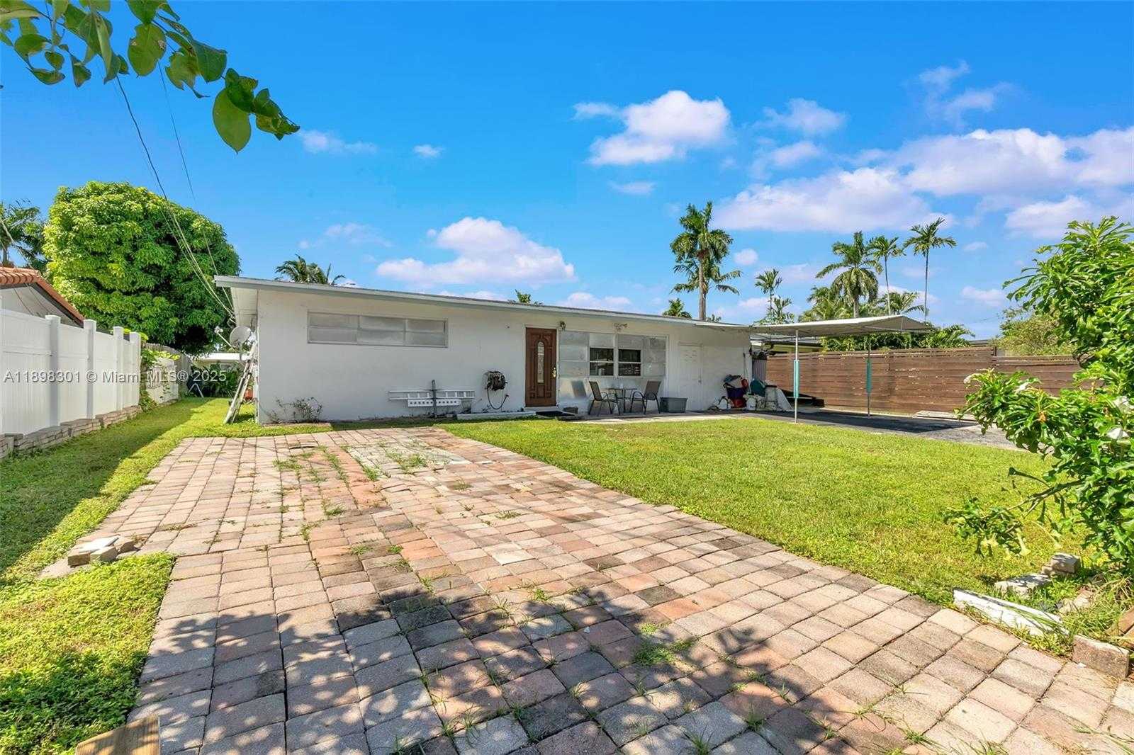 Small Image of 2631 FLAMINGO LN, Fort Lauderdale Number 2