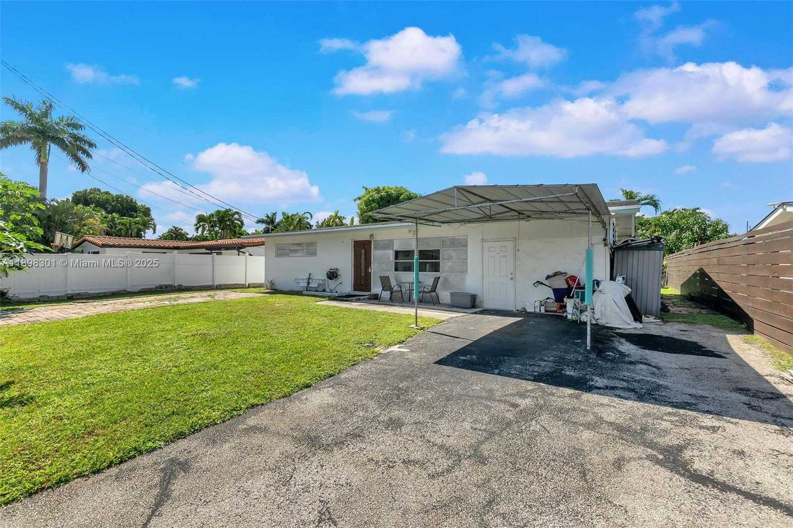 Small Image of 2631 FLAMINGO LN, Fort Lauderdale Number 3