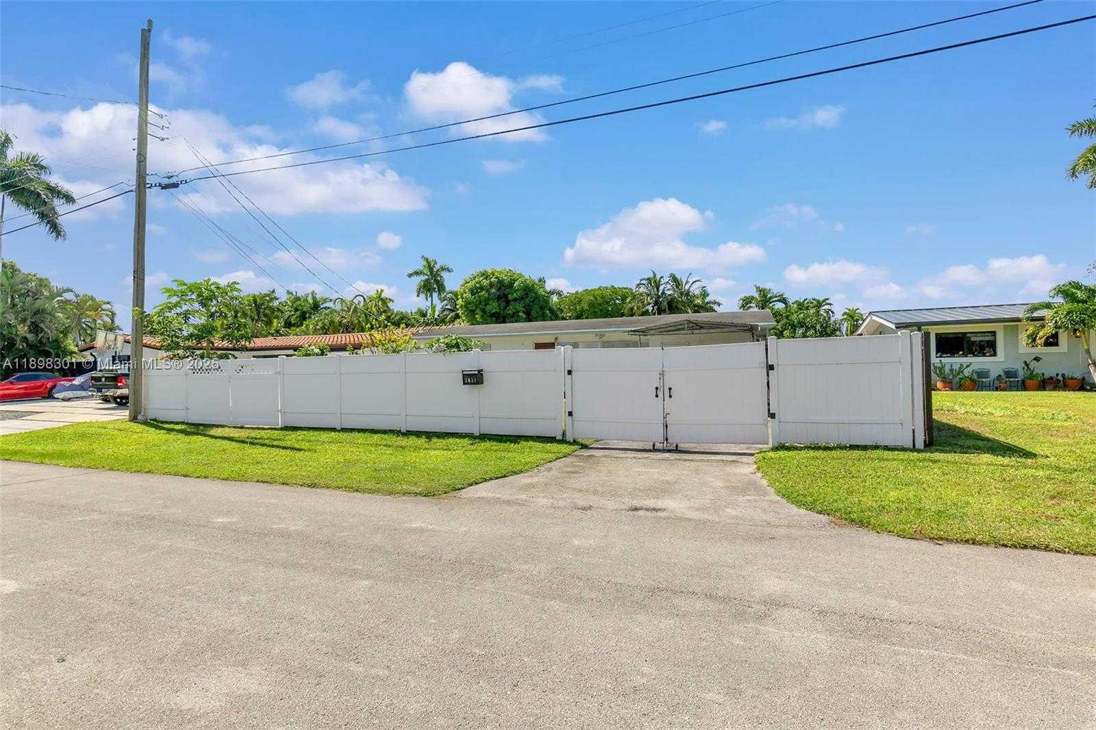 Small Image of 2631 FLAMINGO LN, Fort Lauderdale Number 4