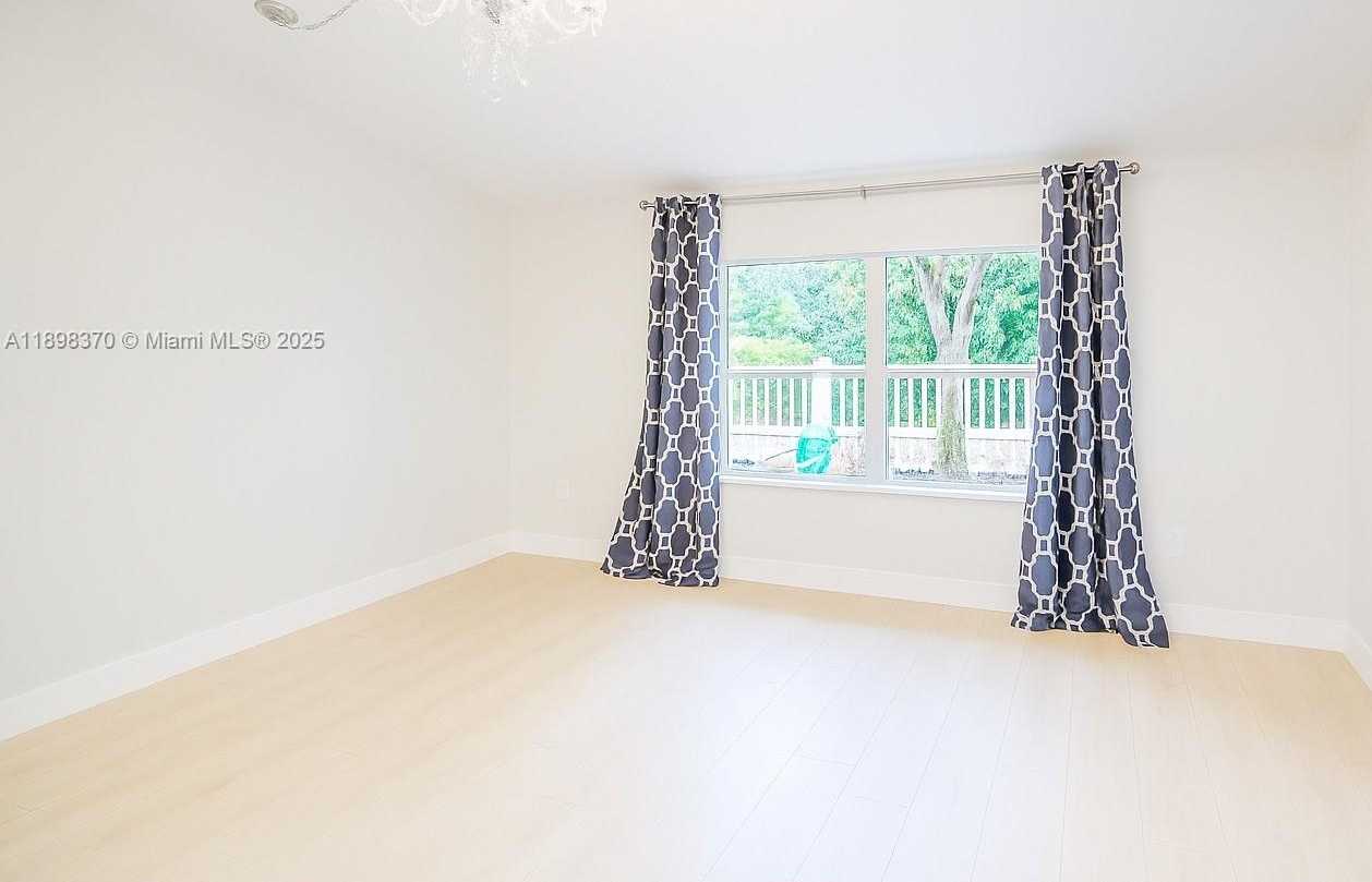 Small Image of 13026 HAMPTON LAKES CIR, Boynton Beach Number 11