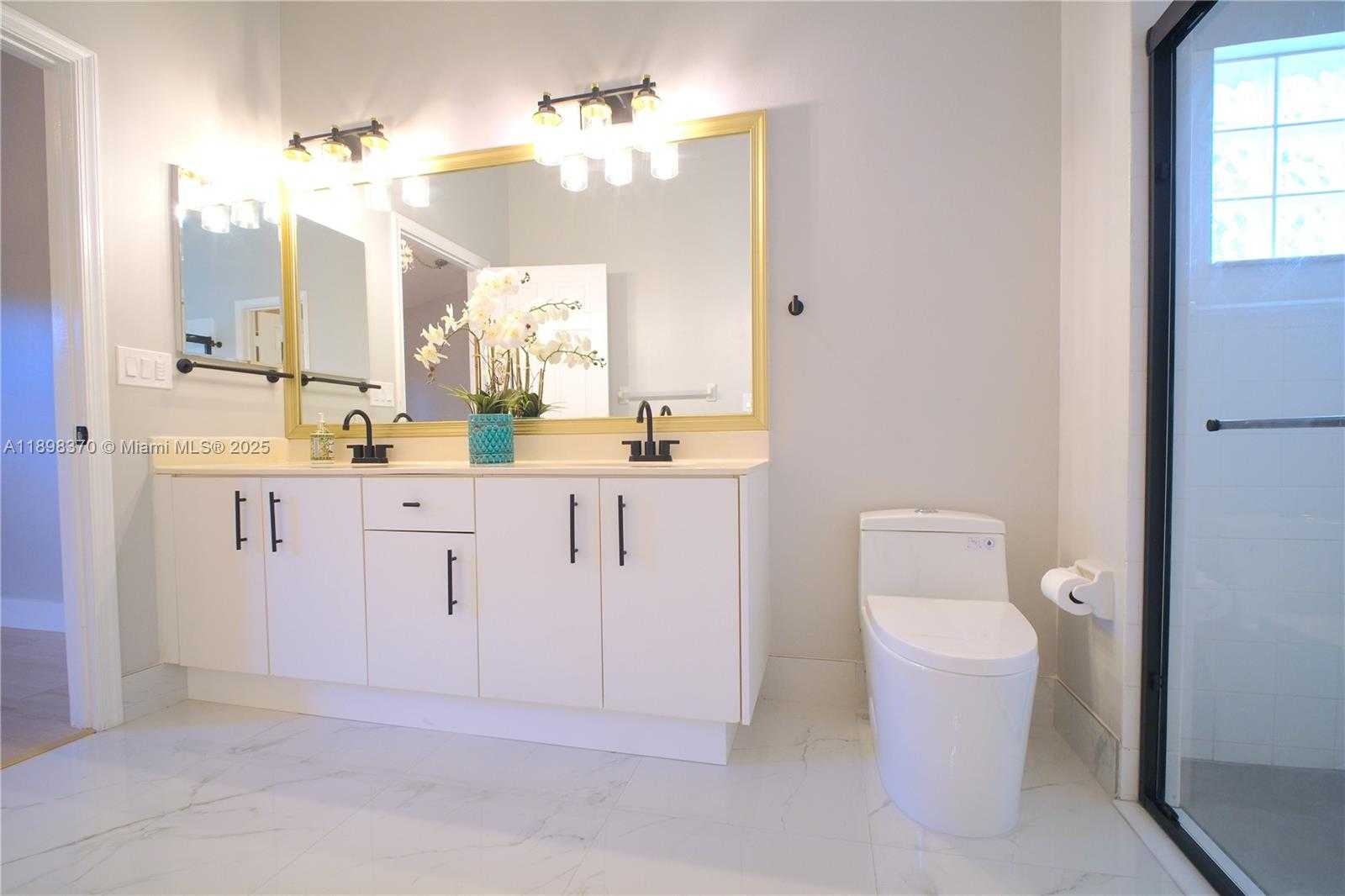 Small Image of 13026 HAMPTON LAKES CIR, Boynton Beach Number 14