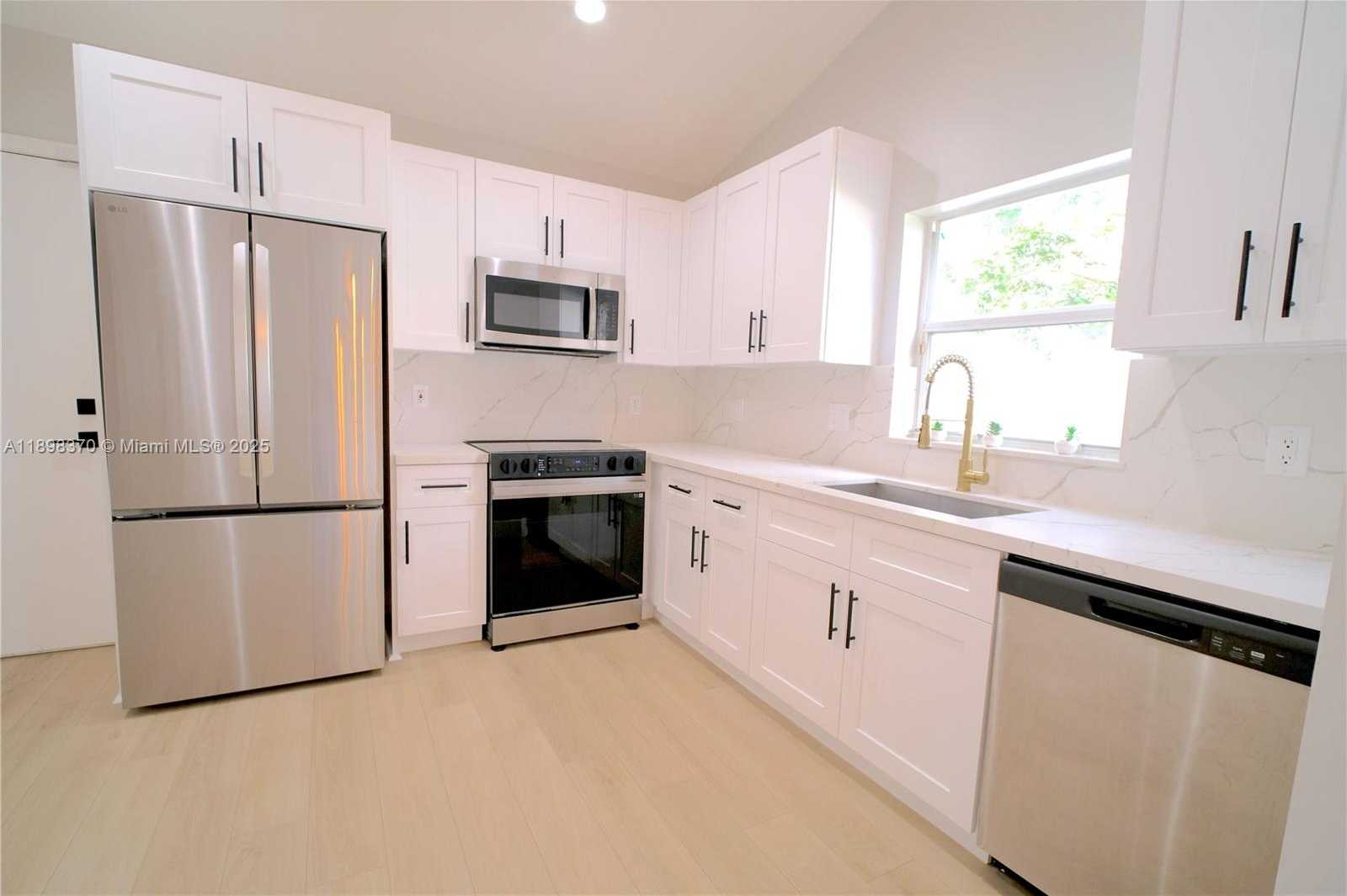 Small Image of 13026 HAMPTON LAKES CIR, Boynton Beach Number 2