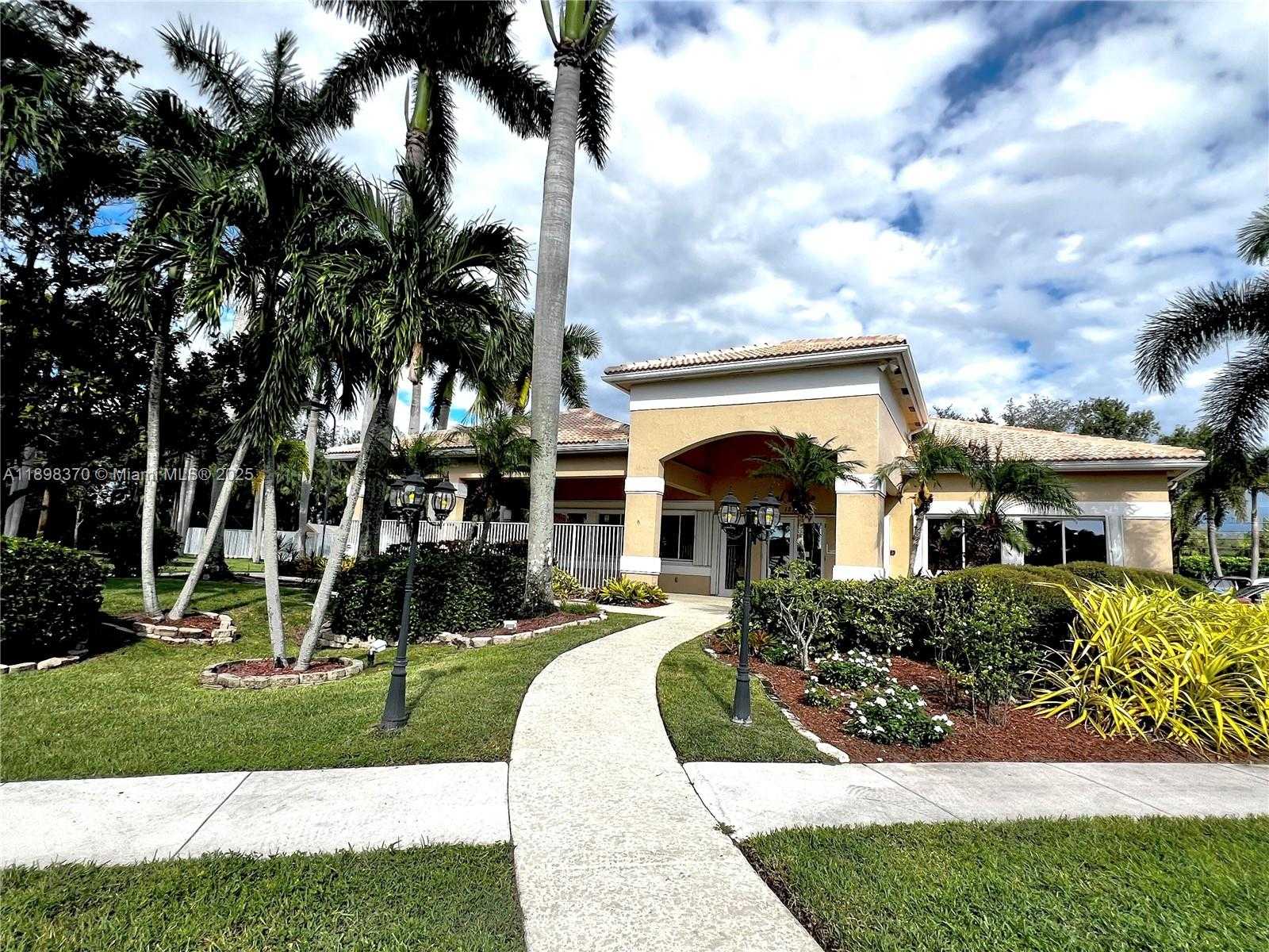 Small Image of 13026 HAMPTON LAKES CIR, Boynton Beach Number 29