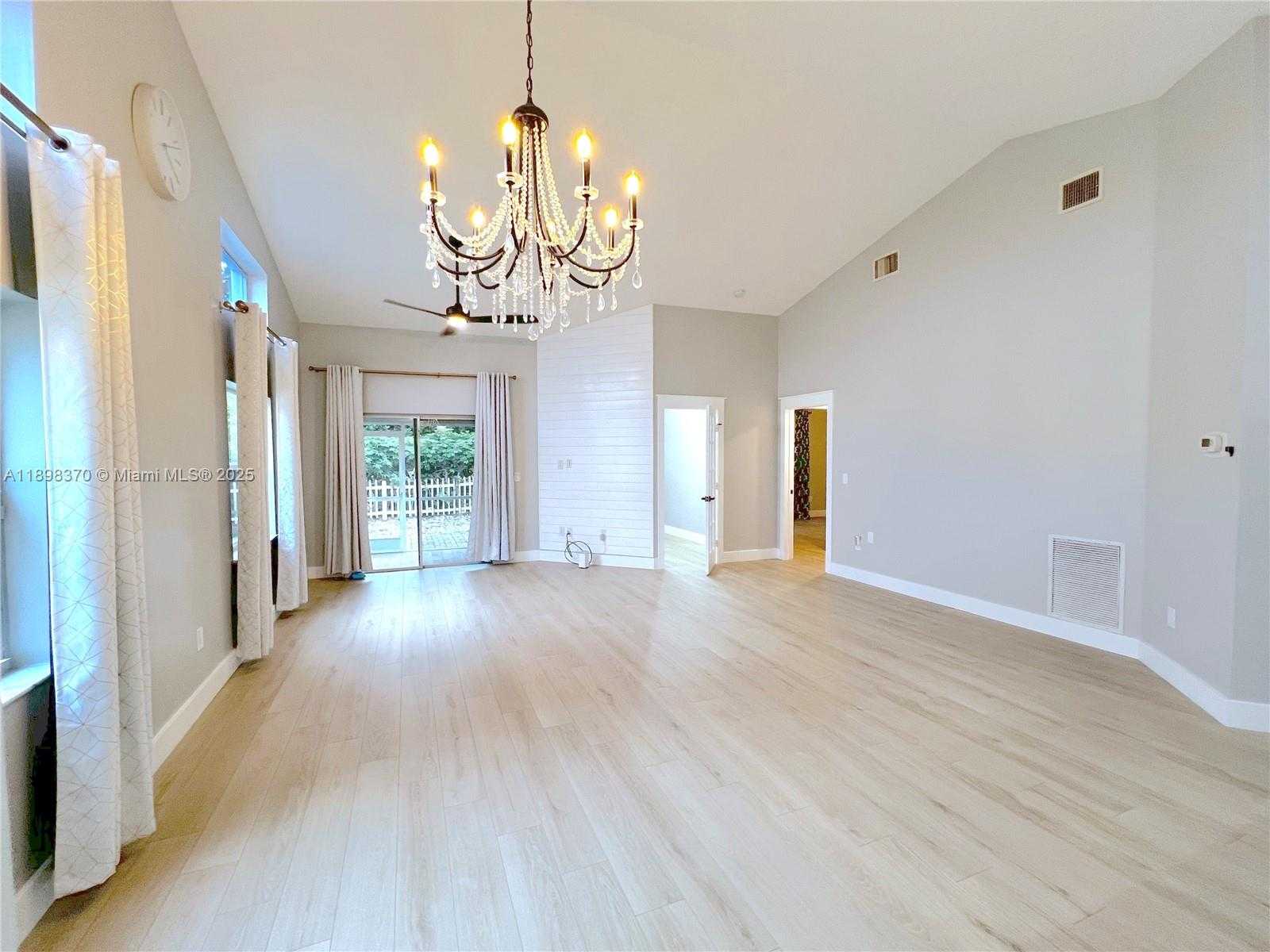 Small Image of 13026 HAMPTON LAKES CIR, Boynton Beach Number 4