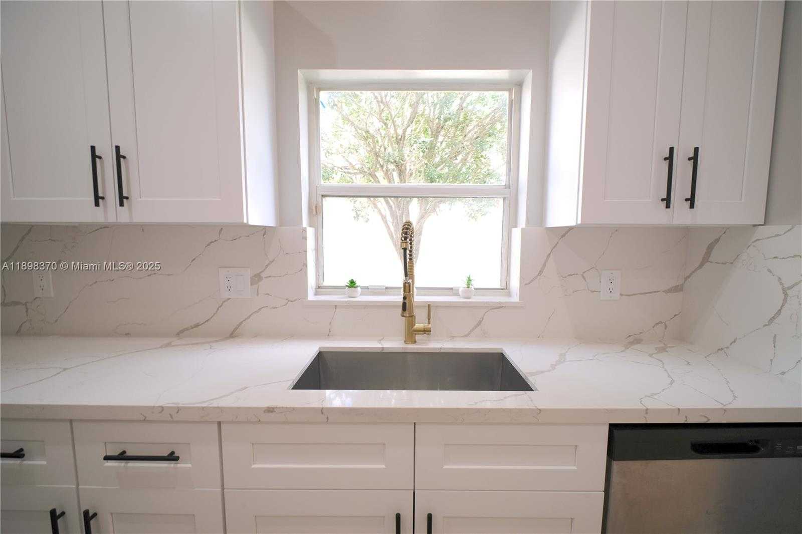 Small Image of 13026 HAMPTON LAKES CIR, Boynton Beach Number 6