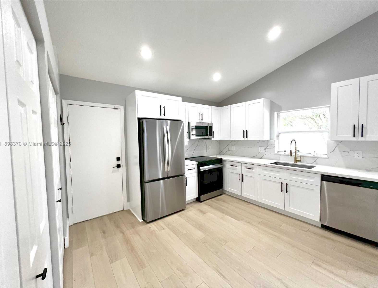 Small Image of 13026 HAMPTON LAKES CIR, Boynton Beach Number 8