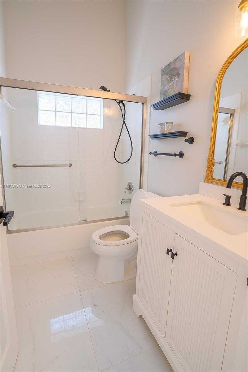 Small Image of 13026 HAMPTON LAKES CIR, Boynton Beach Number 9