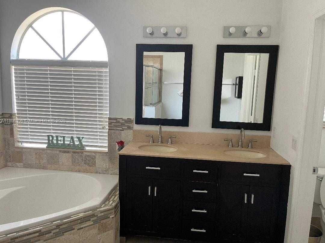 Small Image of 15205 SOUTH WEST 13TH TER, Miami Number 10