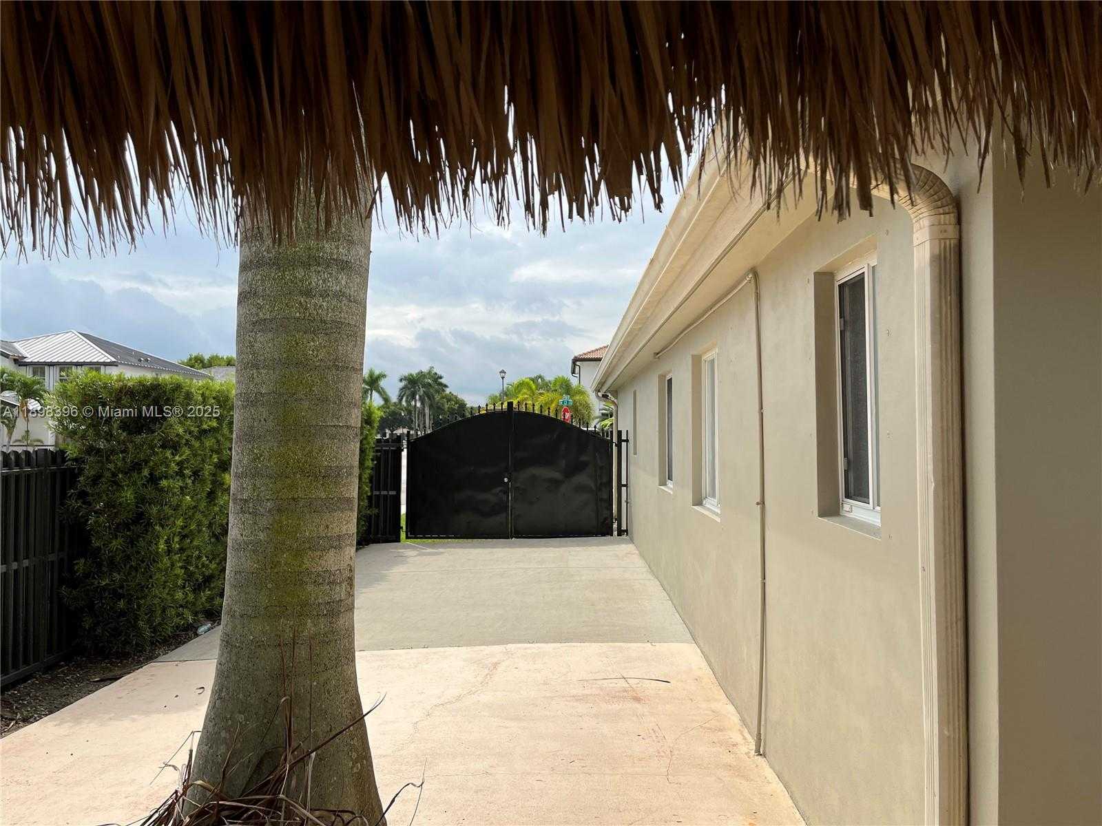 Small Image of 15205 SOUTH WEST 13TH TER, Miami Number 12