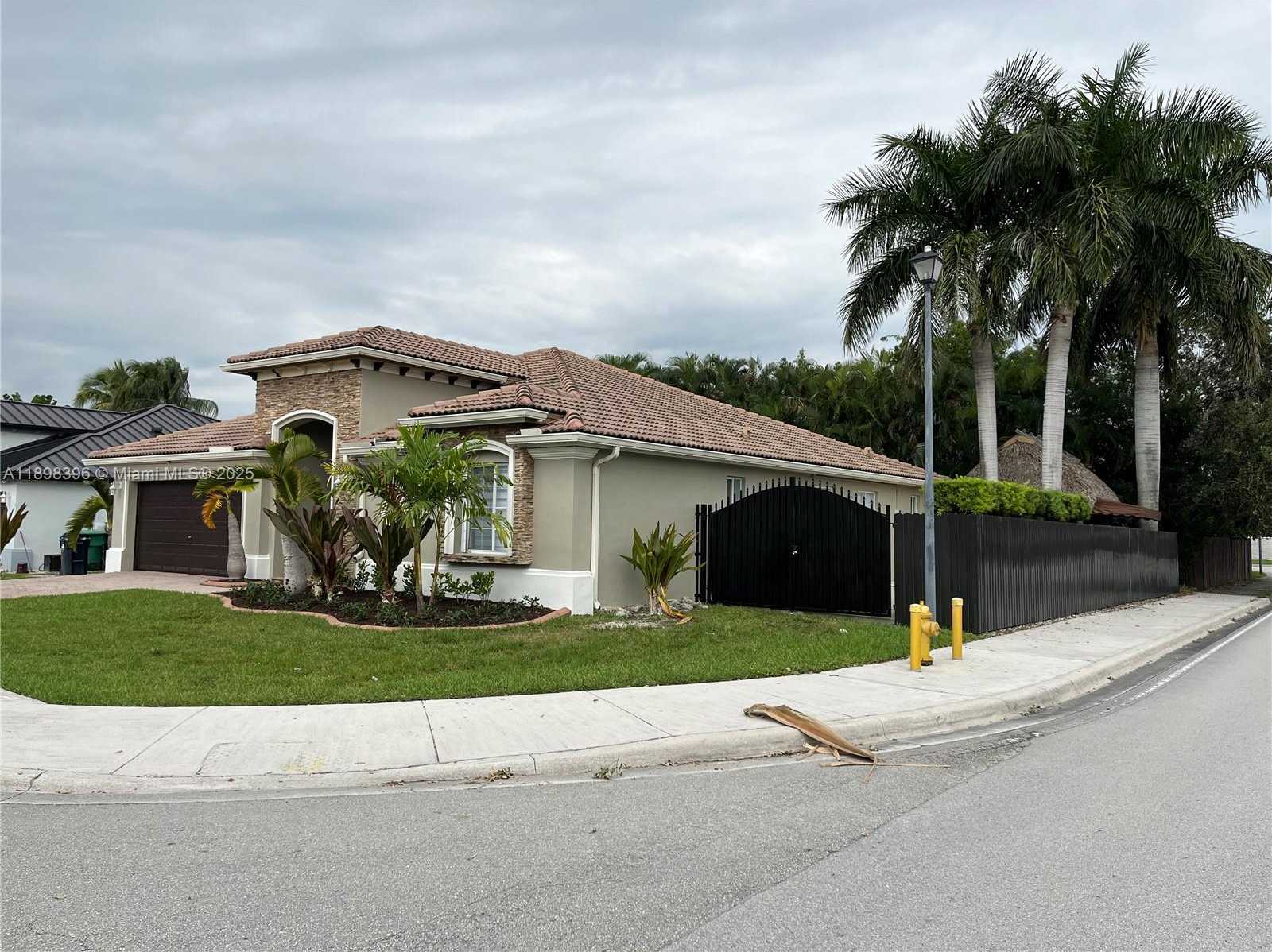 Small Image of 15205 SOUTH WEST 13TH TER, Miami Number 2