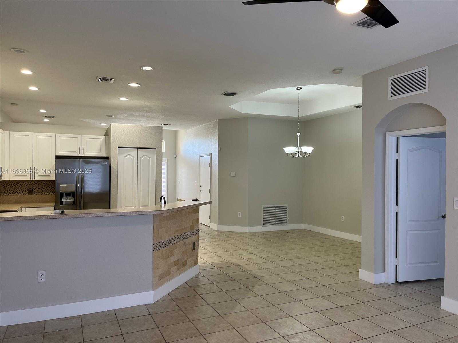 Small Image of 15205 SOUTH WEST 13TH TER, Miami Number 7