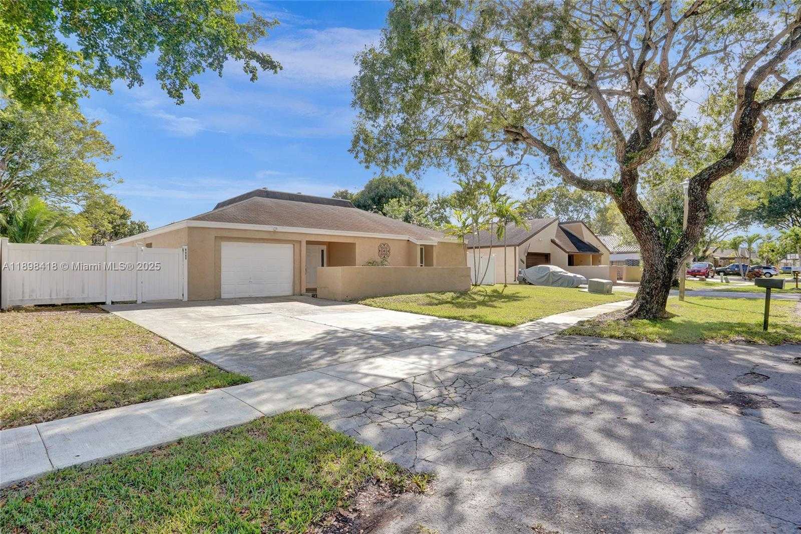 Small Image of 9440 SOUTH WEST 49TH PL, Cooper City Number 29