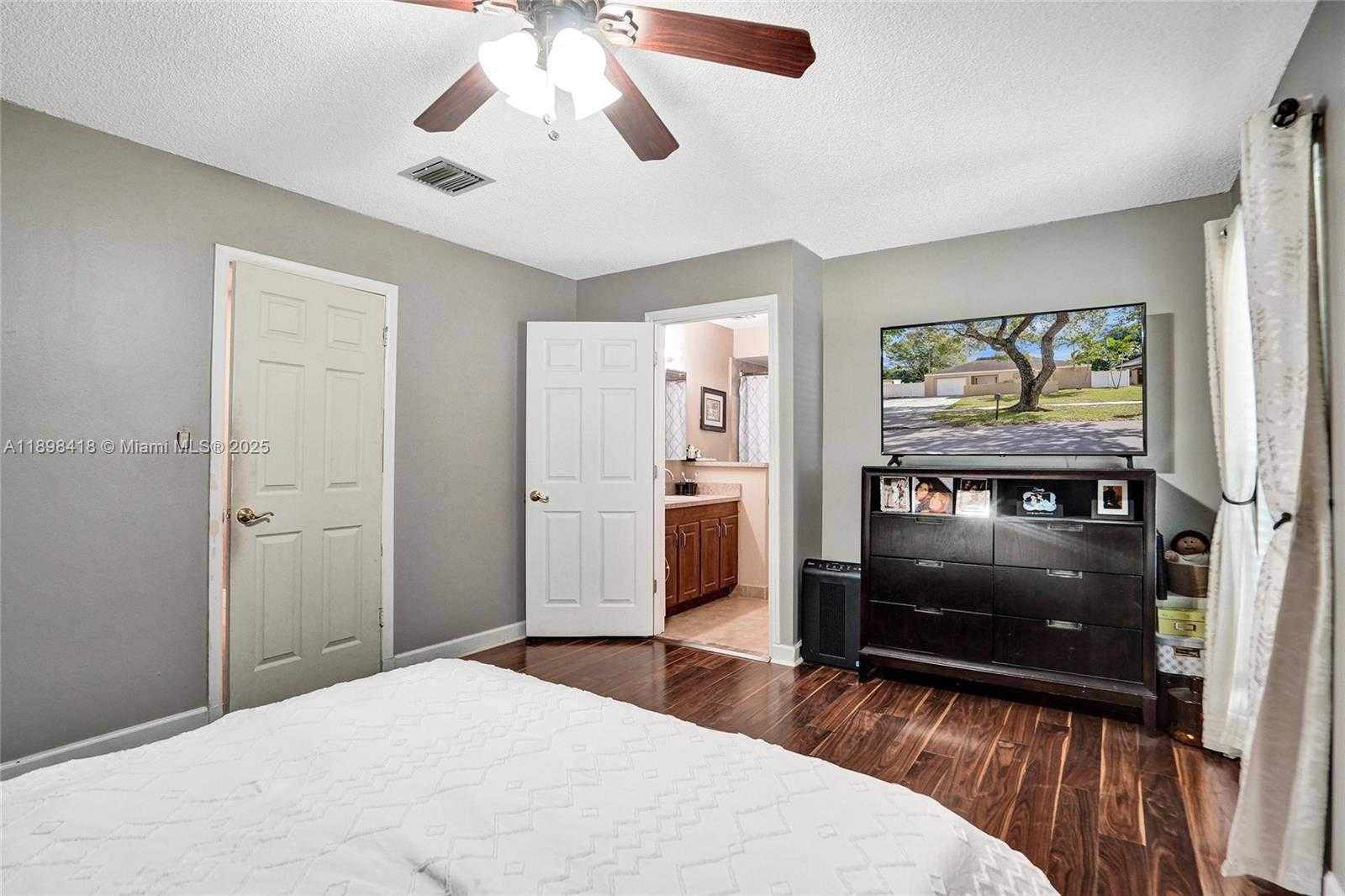 Small Image of 9440 SOUTH WEST 49TH PL, Cooper City Number 79