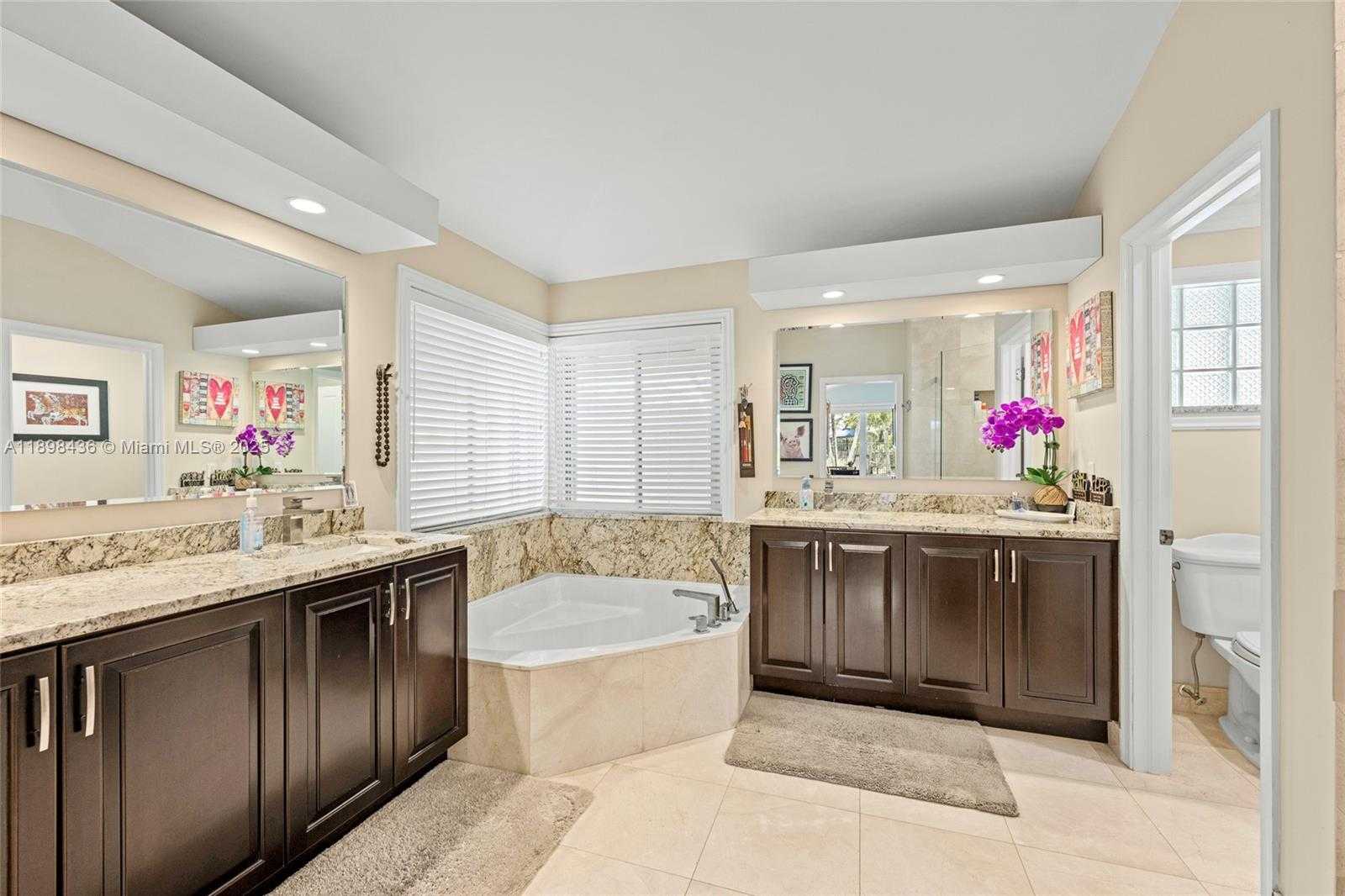 Small Image of 985 SPOONBILL CIR, Weston Number 11