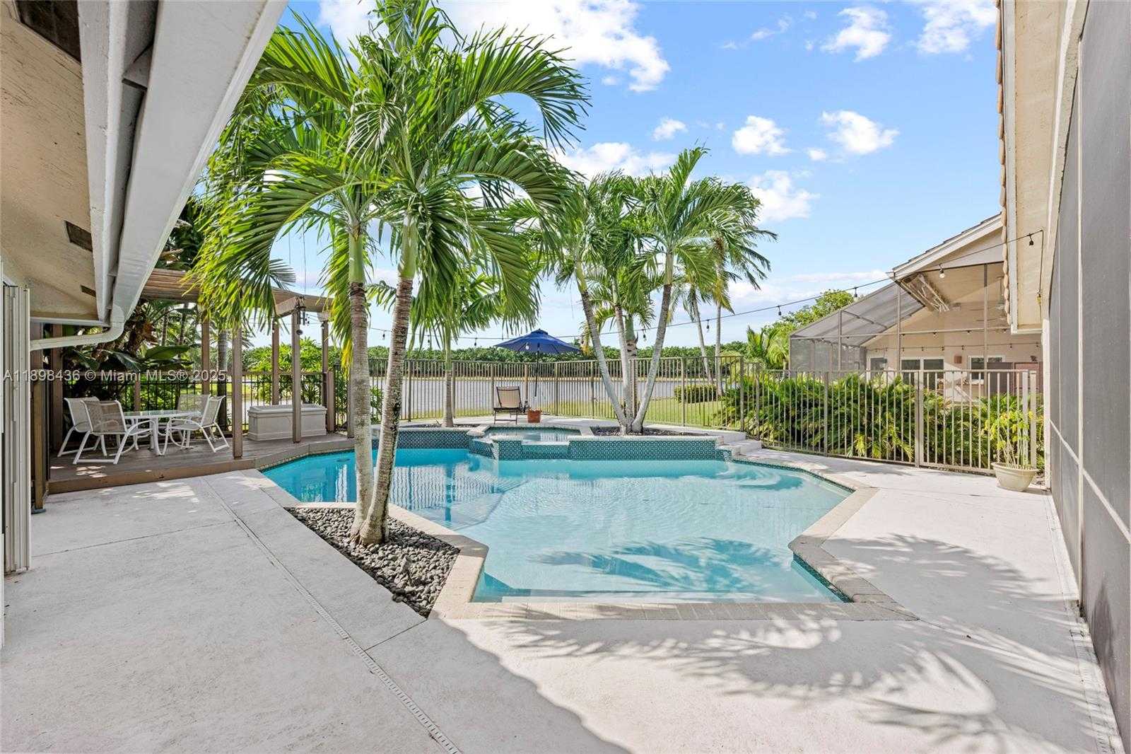 Small Image of 985 SPOONBILL CIR, Weston Number 31