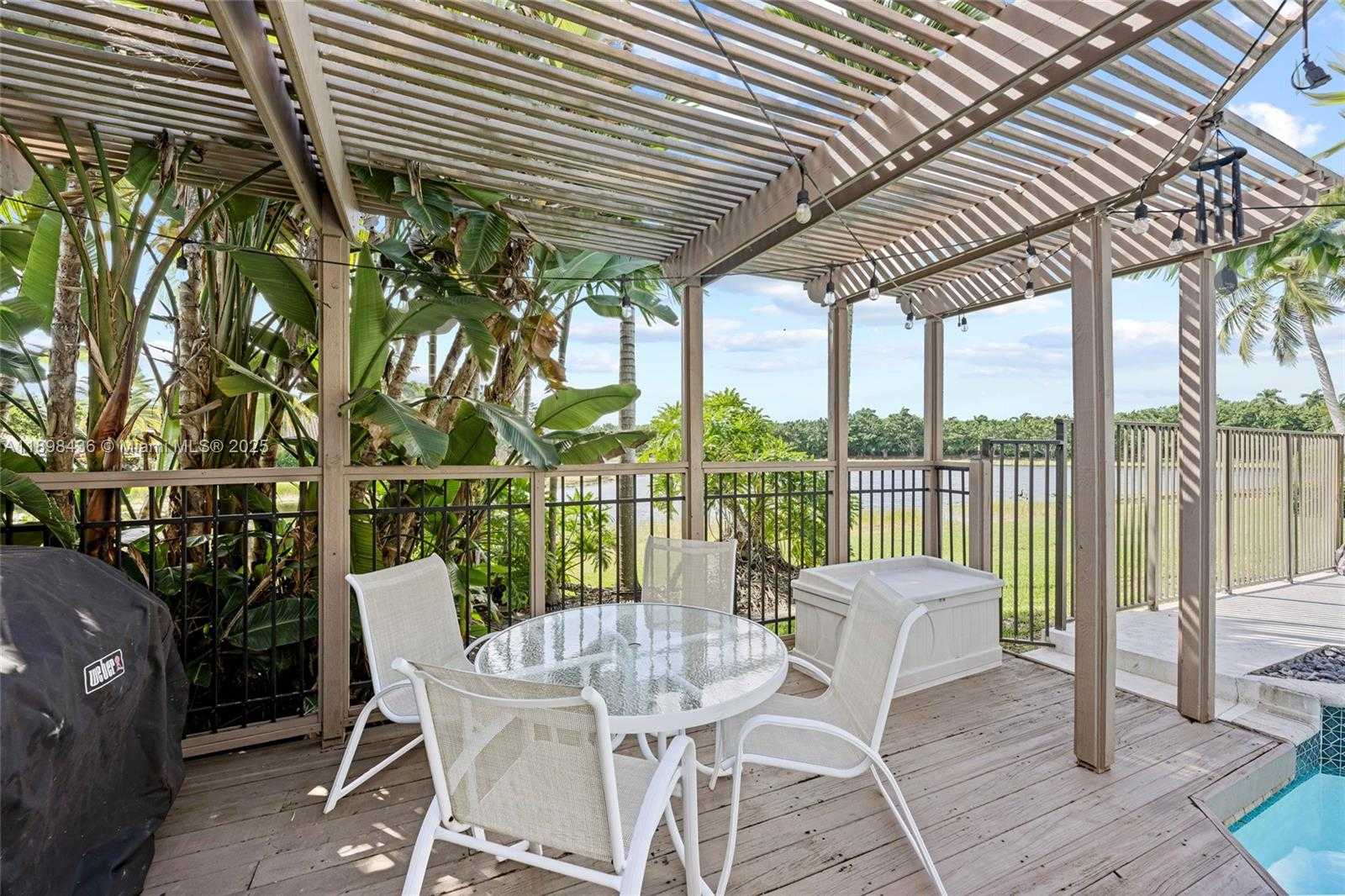 Small Image of 985 SPOONBILL CIR, Weston Number 32