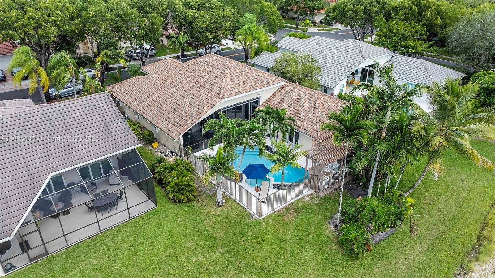 Small Image of 985 SPOONBILL CIR, Weston Number 36