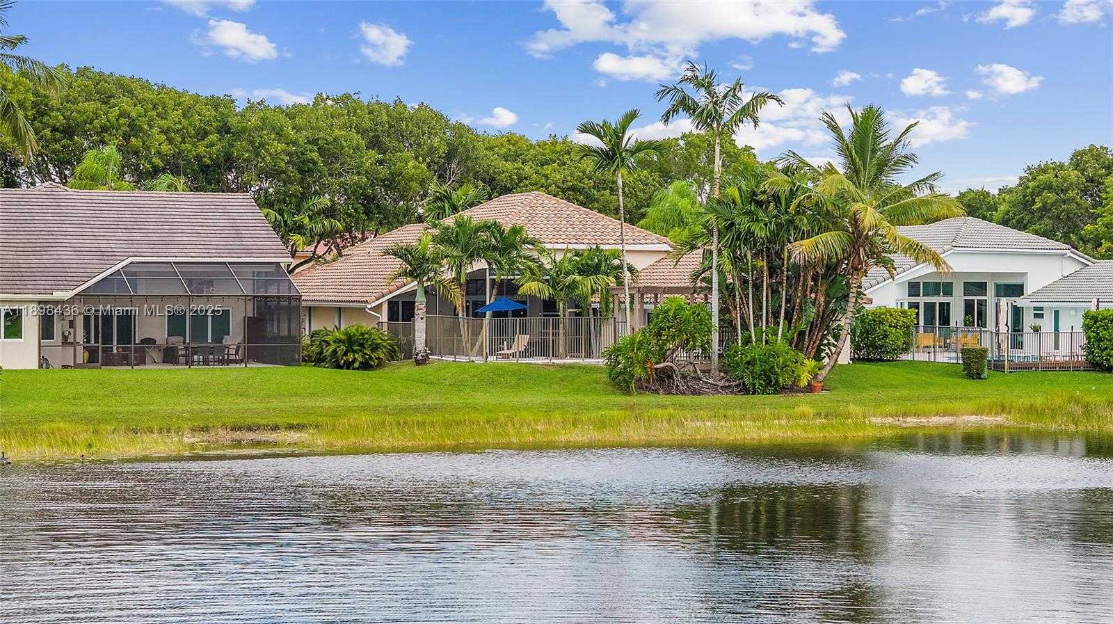 Small Image of 985 SPOONBILL CIR, Weston Number 37
