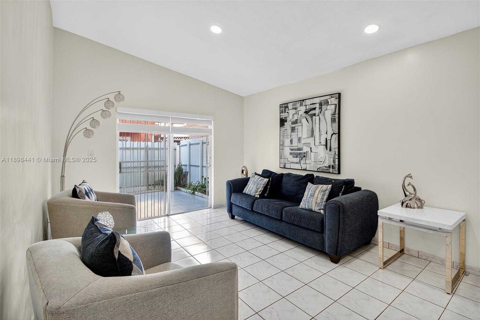 Small Image of 7645 WEST 34 LN, Hialeah Number 14