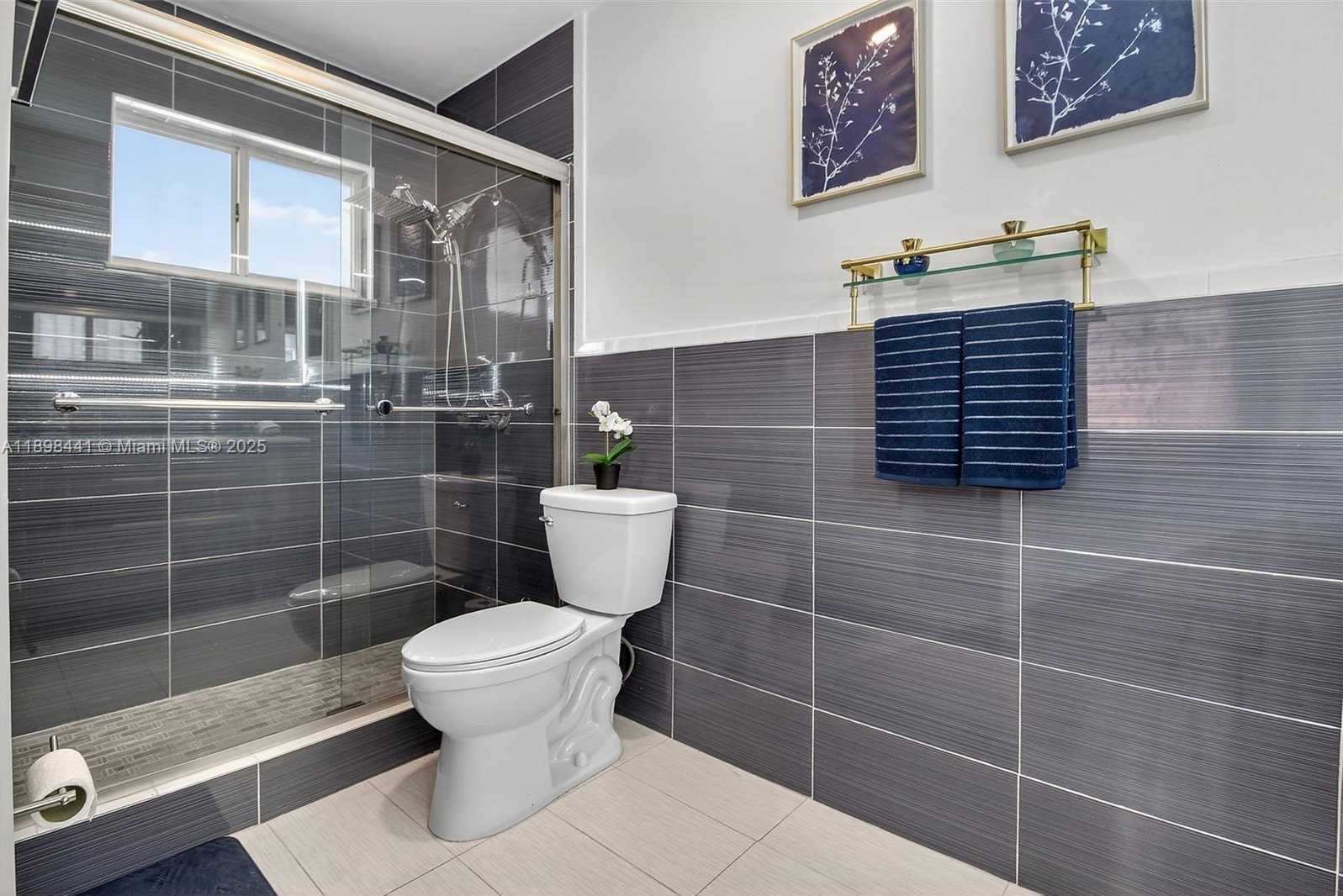 Small Image of 7645 WEST 34 LN, Hialeah Number 17