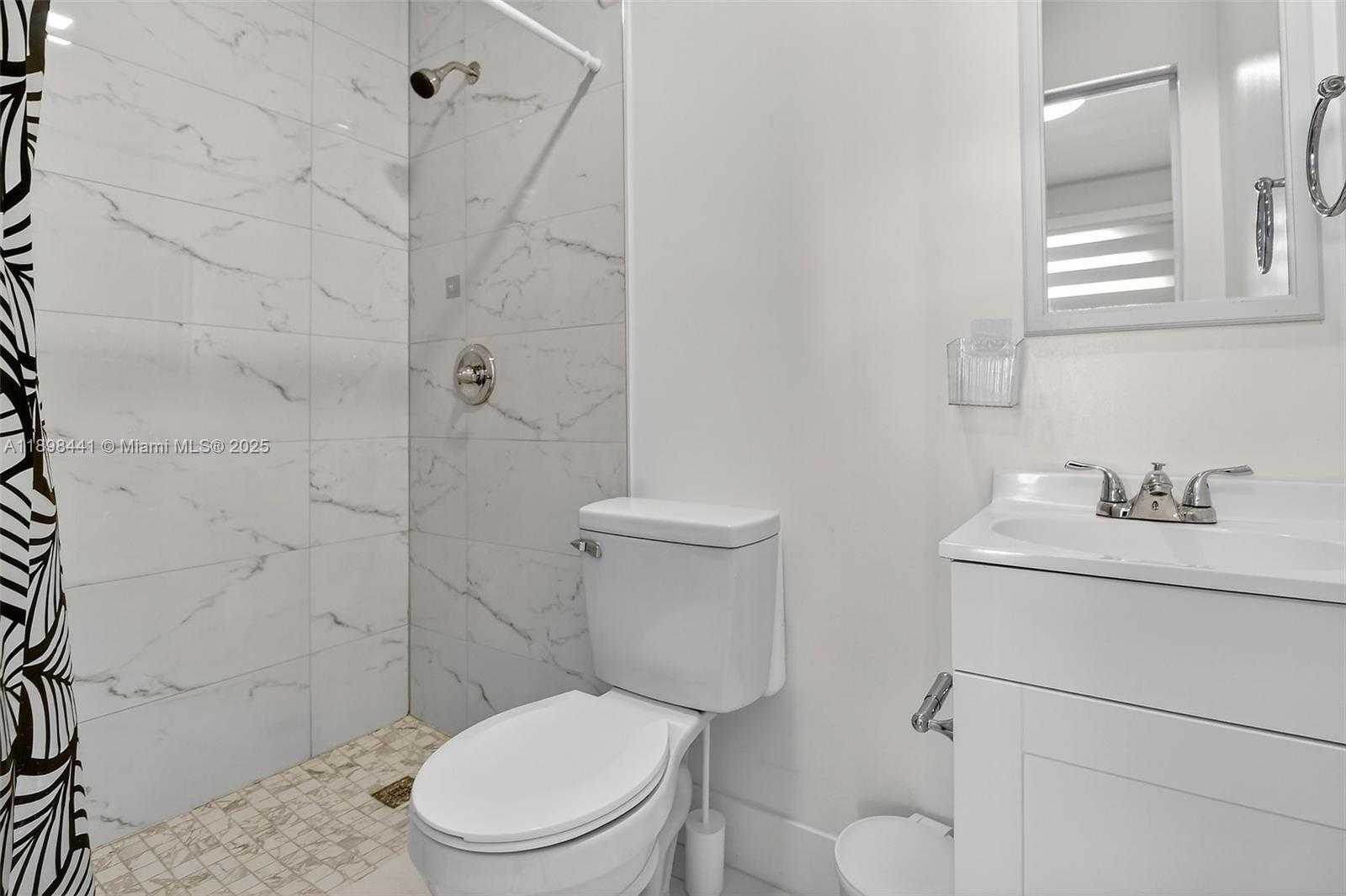 Small Image of 7645 WEST 34 LN, Hialeah Number 21