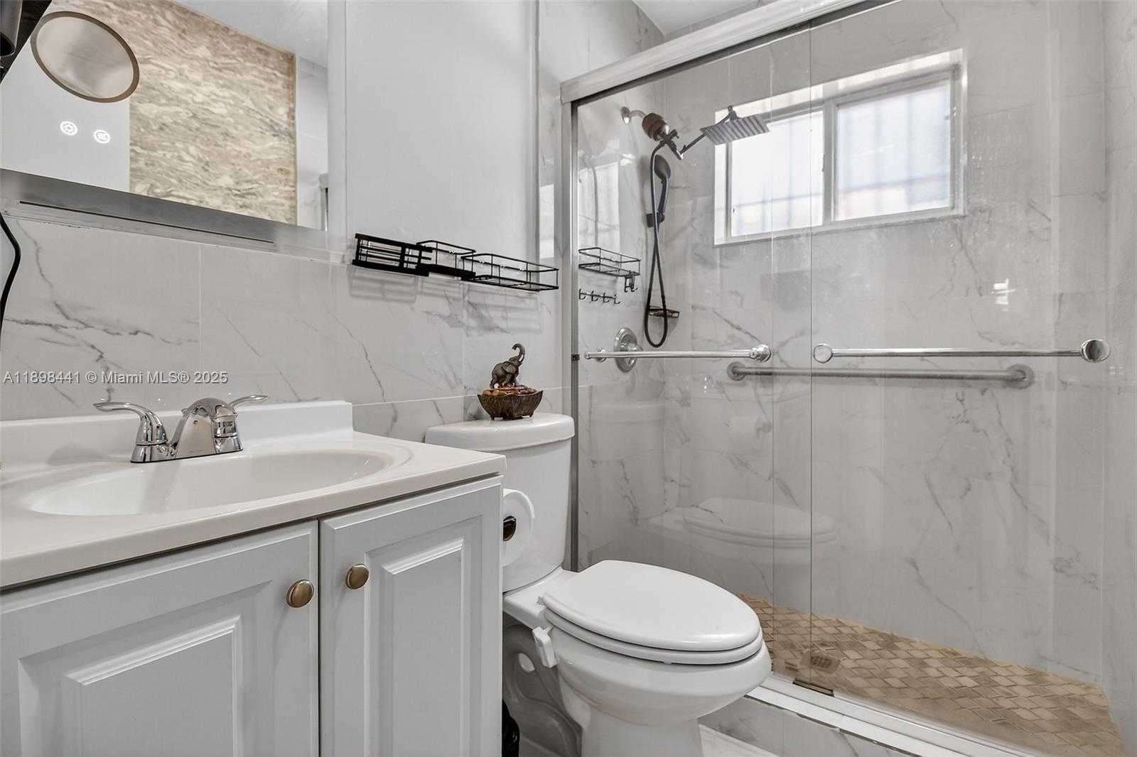 Small Image of 7645 WEST 34 LN, Hialeah Number 9