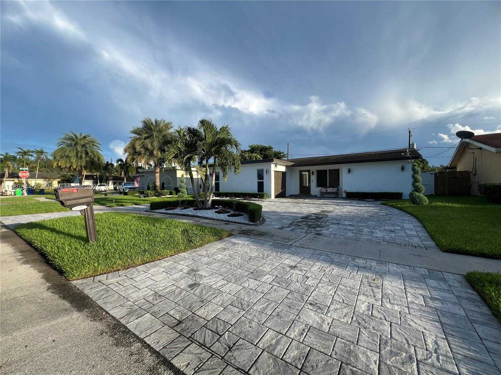 Small Image of 11370 NORTH WEST 46TH PL, Sunrise Number 3