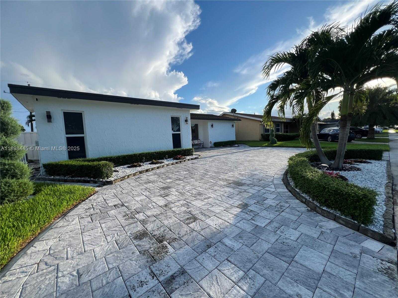 Small Image of 11370 NORTH WEST 46TH PL, Sunrise Number 5