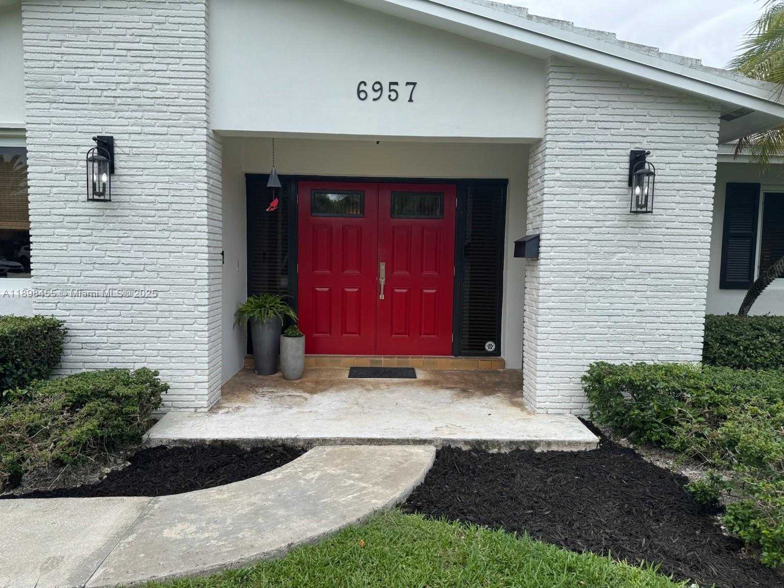 Small Image of 6957 SOUTH WEST 148TH TER, Palmetto Bay Number 2
