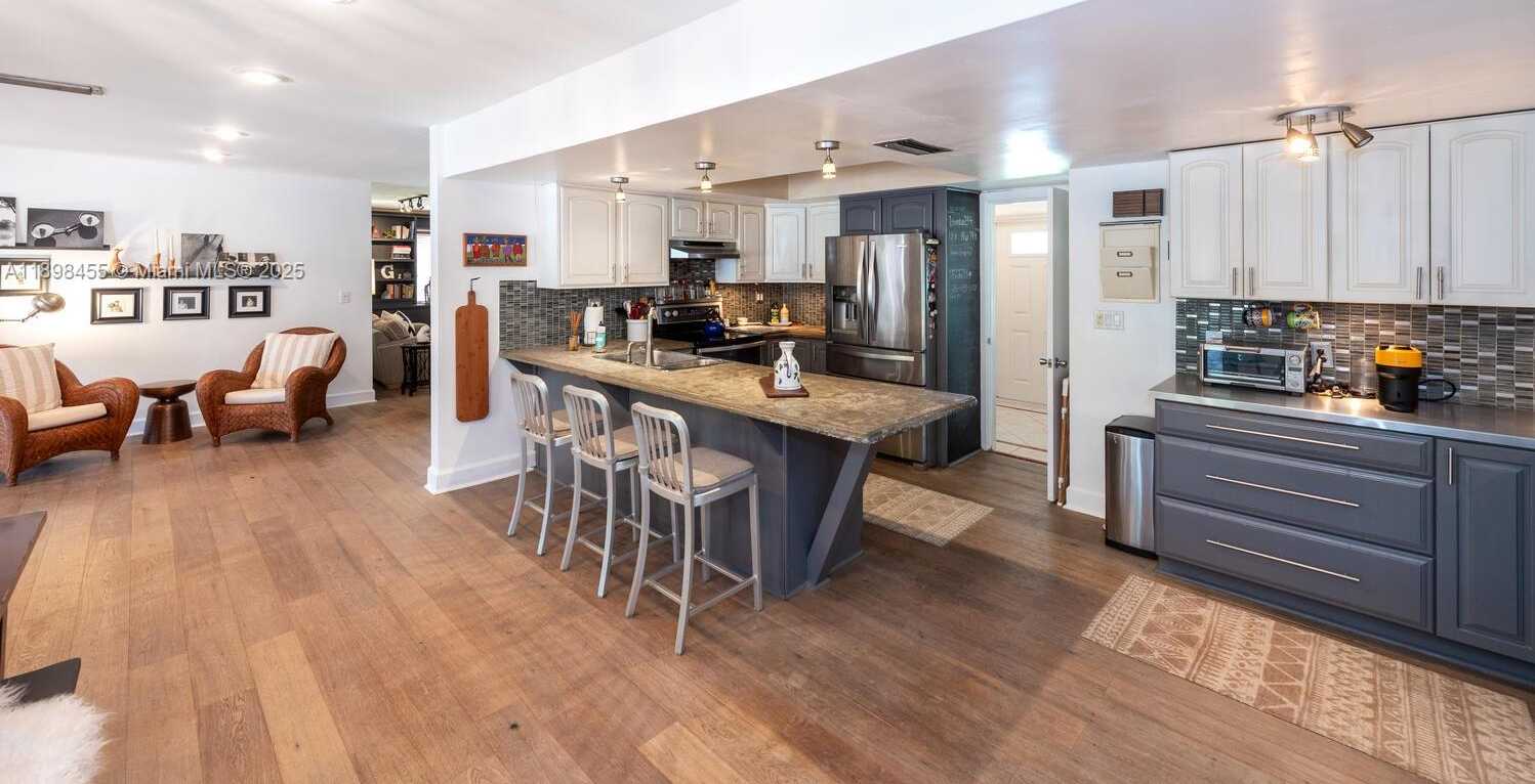 Small Image of 6957 SOUTH WEST 148TH TER, Palmetto Bay Number 7